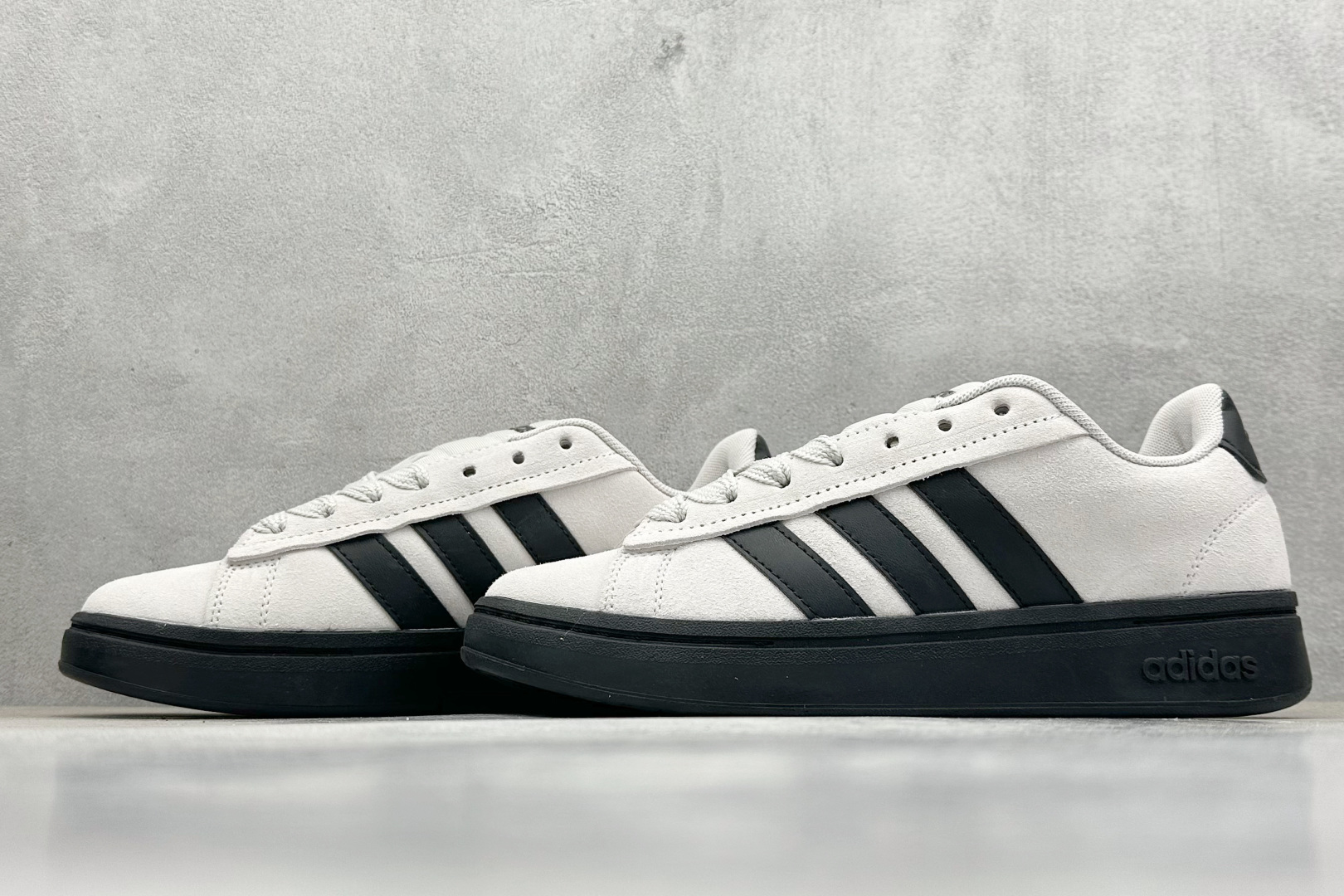  
Adidas GRAND COURT ALPHA 
复古潮流休闲面包鞋 原装纯原级
生生不息的经典之