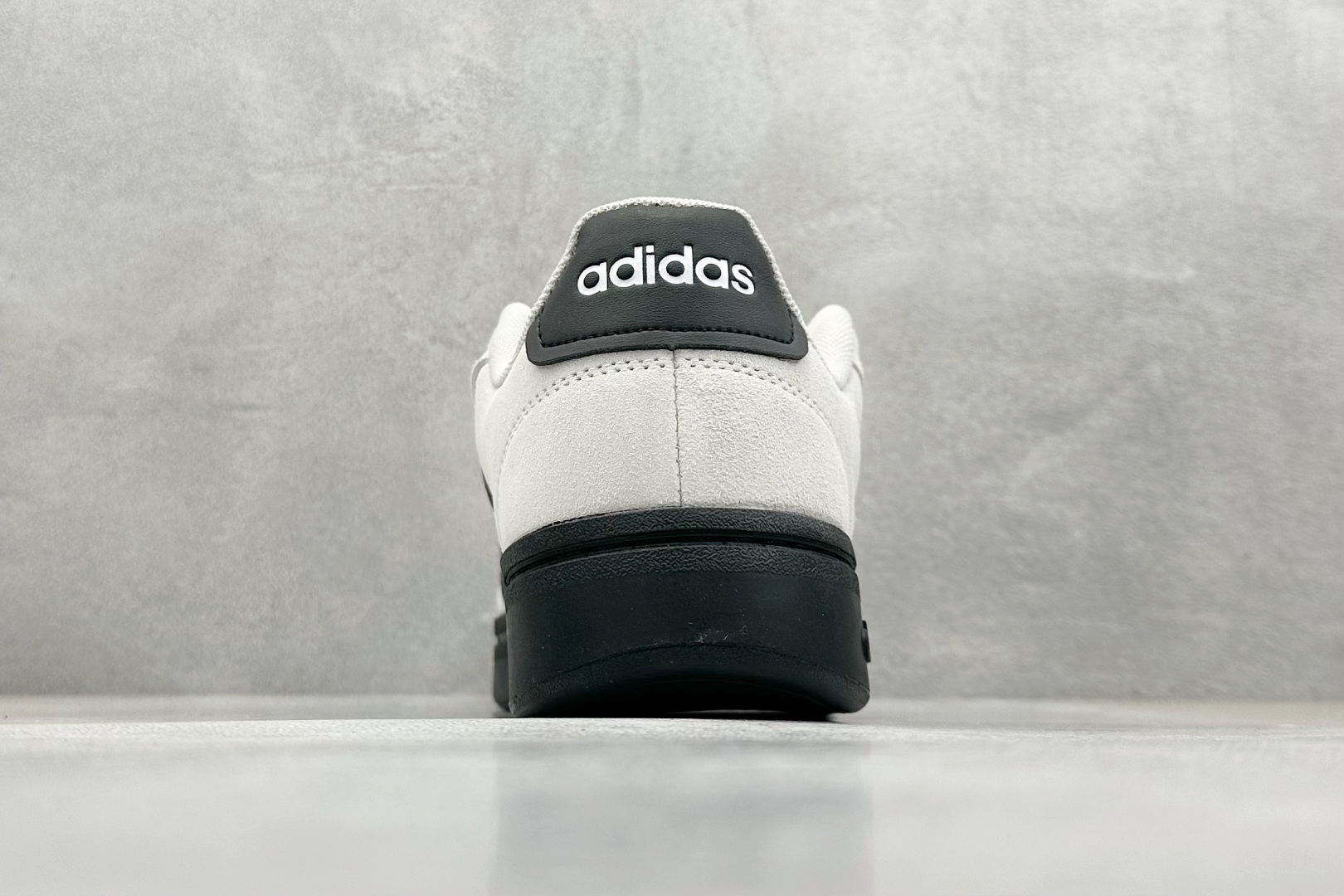  
Adidas GRAND COURT ALPHA 
复古潮流休闲面包鞋 原装纯原级
生生不息的经典之