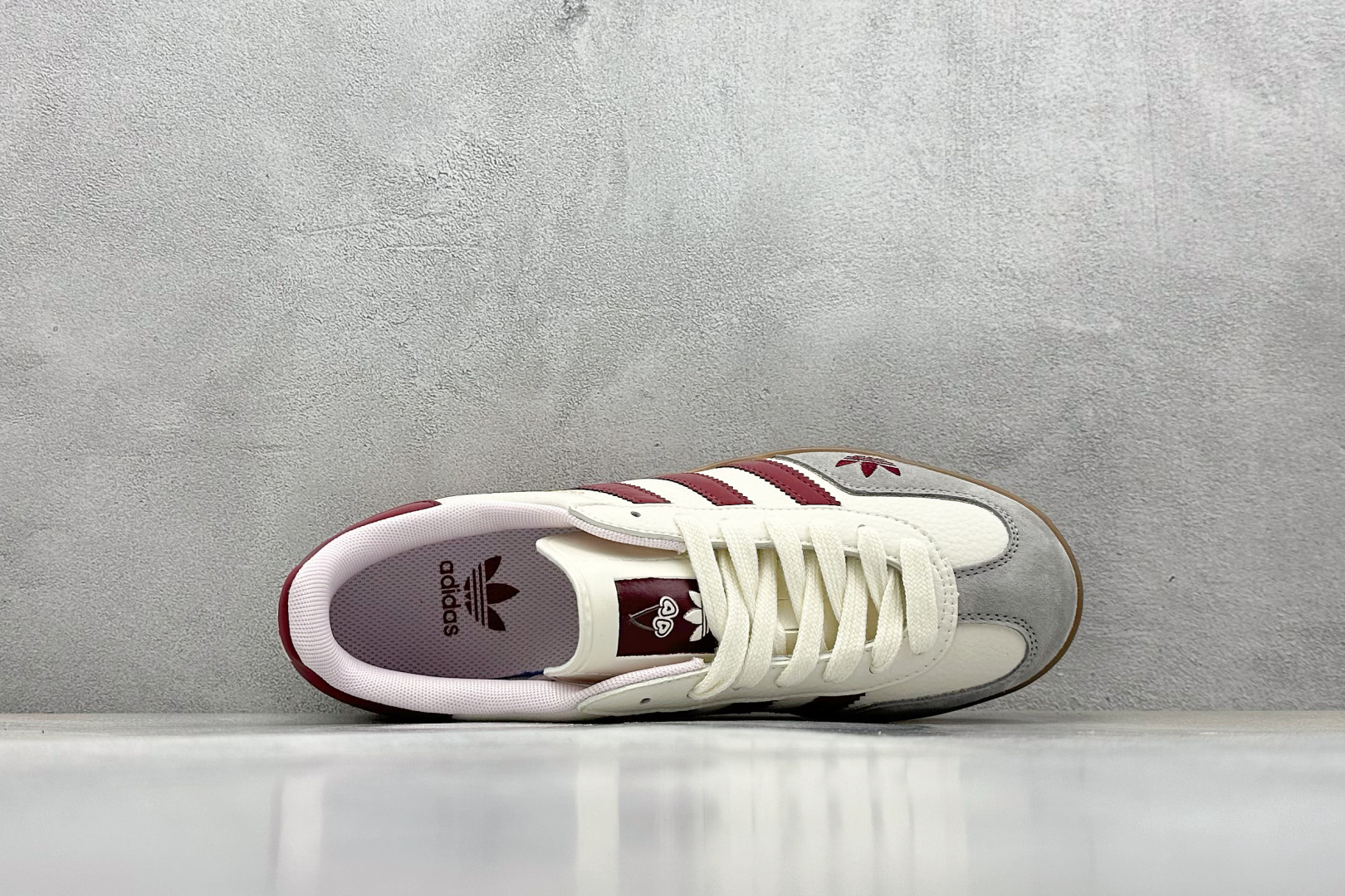  
adidas Originals Gazelle INdoor 樱桃 白红
三叶草休闲防滑耐磨低帮板