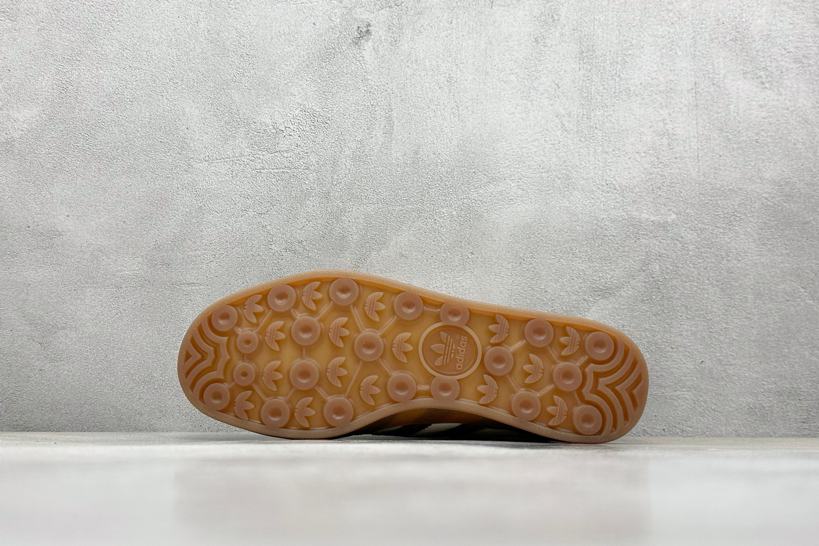  
adidas Originals Gazelle INdoor 樱桃 白红
三叶草休闲防滑耐磨低帮板