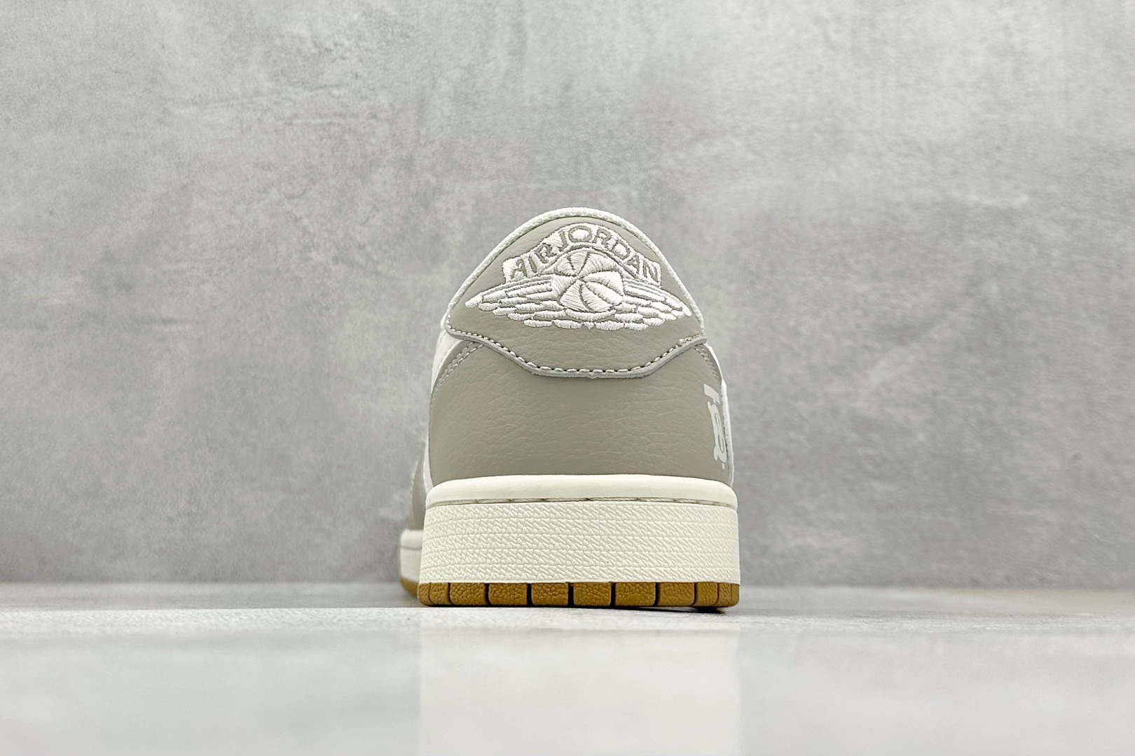 Travis Scott x Nike Air Jordan 1 Low x Burbrry 米灰