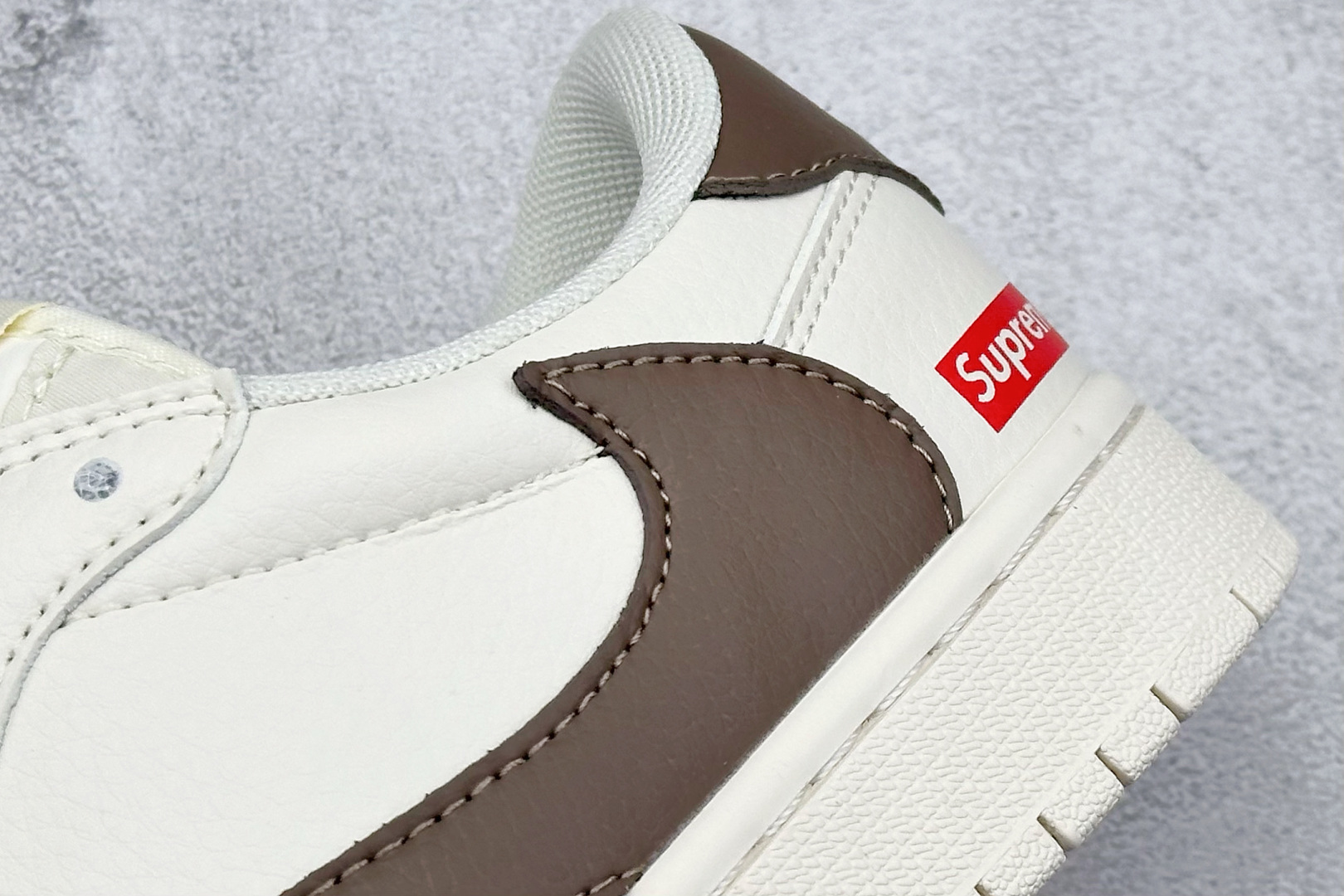 Fragment x Travis Scott x Supreme
Air Jordan 1 Low