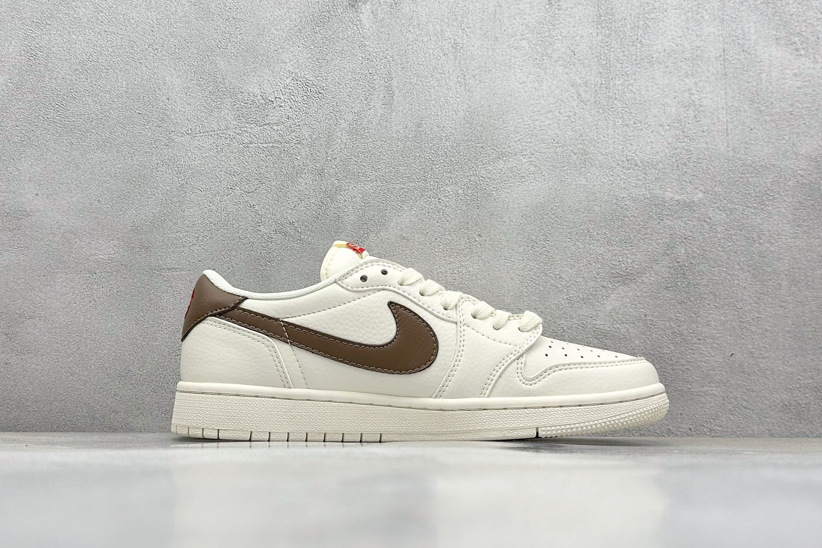 Fragment x Travis Scott x Supreme
Air Jordan 1 Low