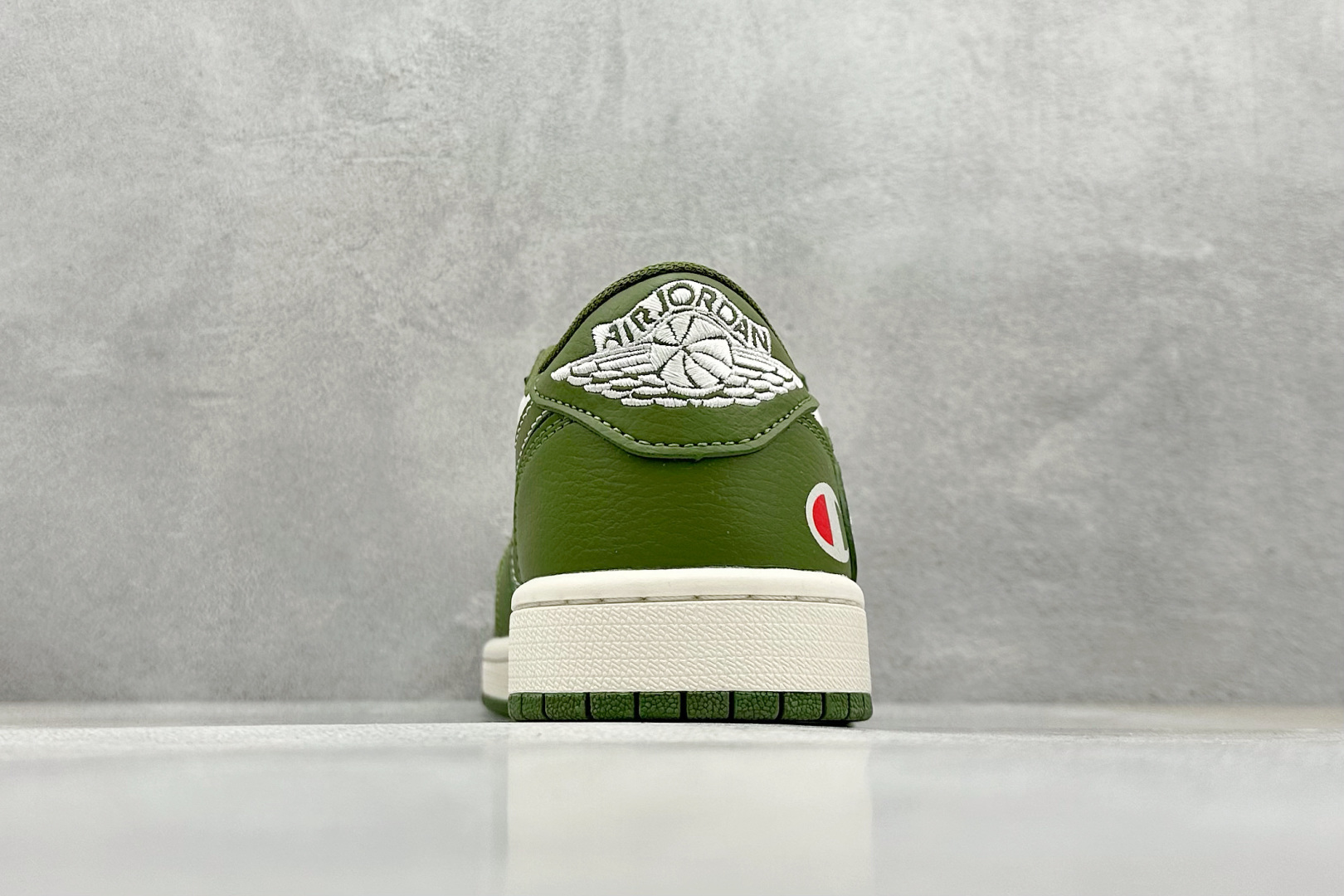 Travis Scott x Nike Air Jordan 1 Low x Champion 米绿