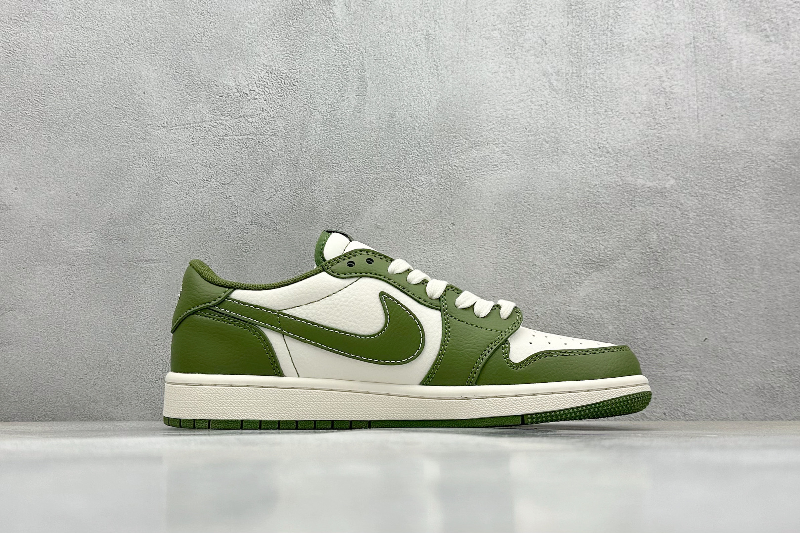 Travis Scott x Nike Air Jordan 1 Low x Champion 米绿