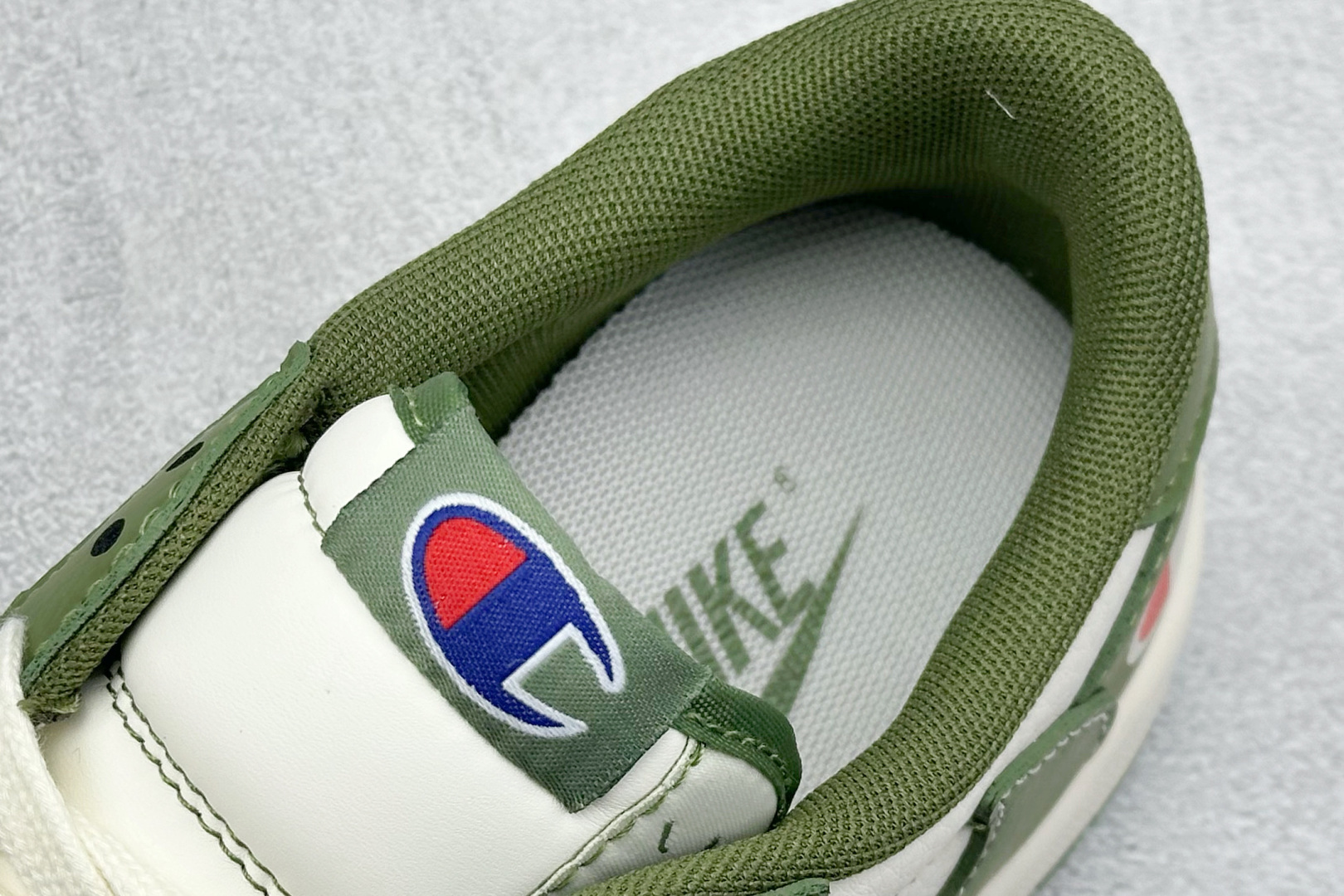 Travis Scott x Nike Air Jordan 1 Low x Champion 米绿