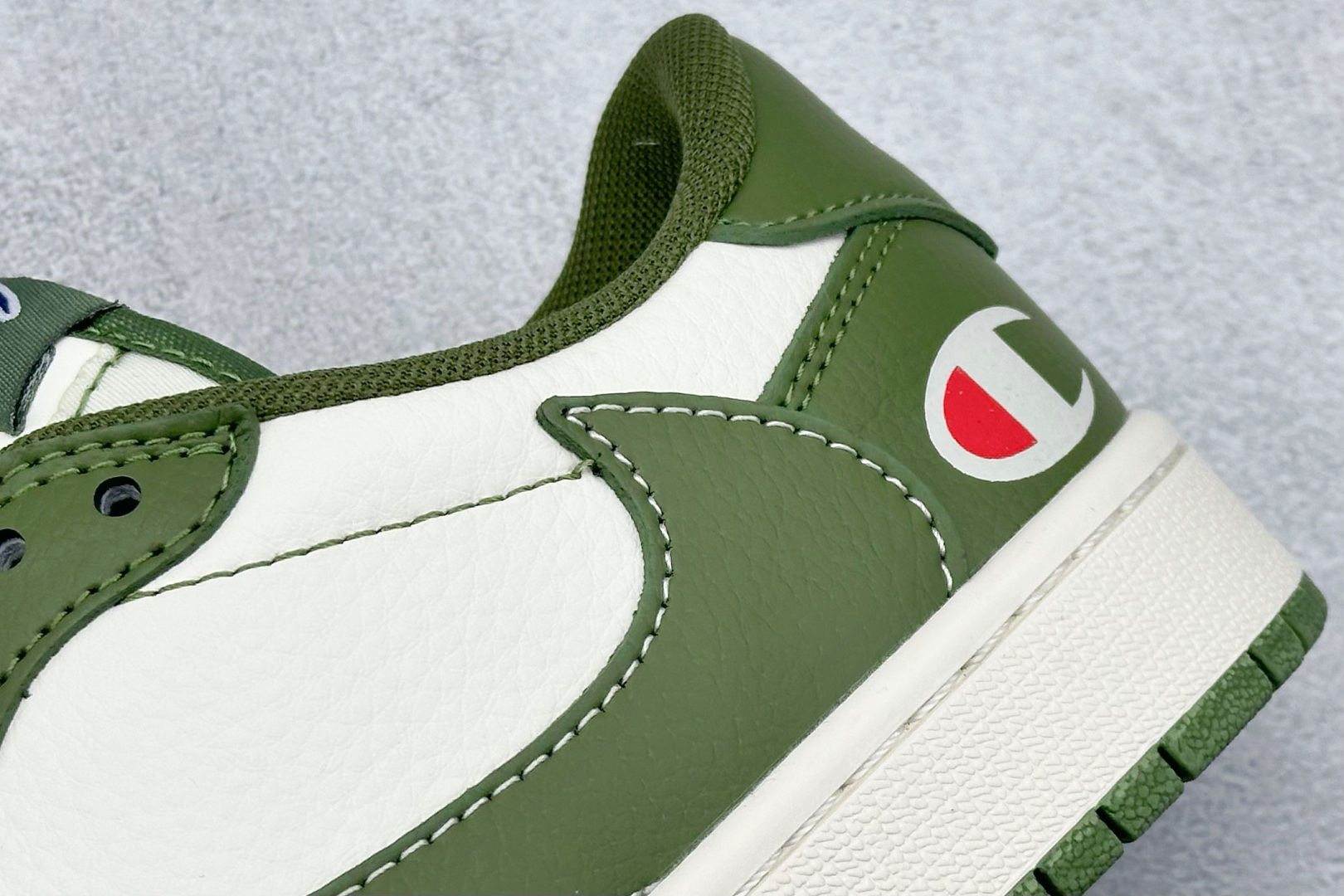 Travis Scott x Nike Air Jordan 1 Low x Champion 米绿