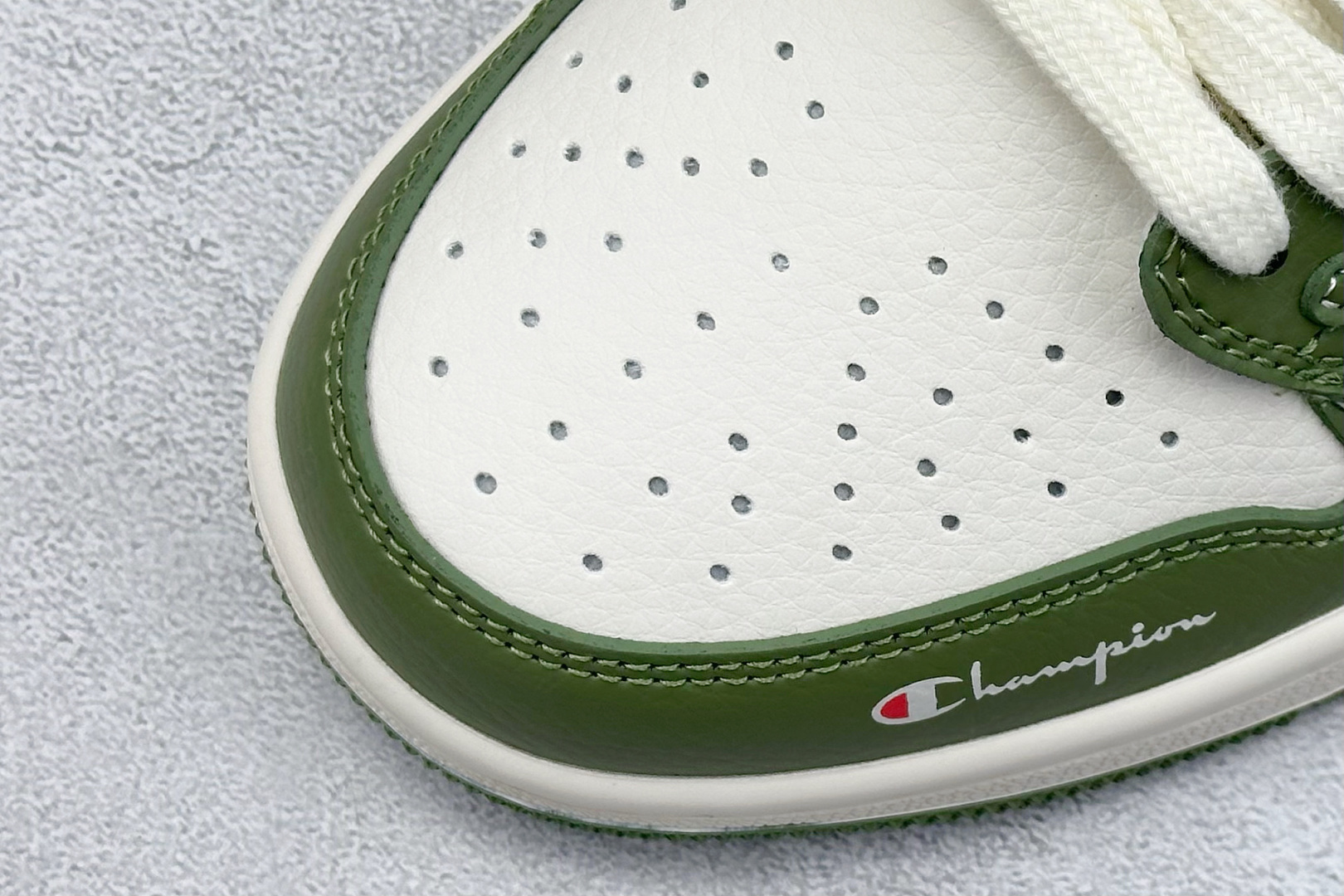 Travis Scott x Nike Air Jordan 1 Low x Champion 米绿
