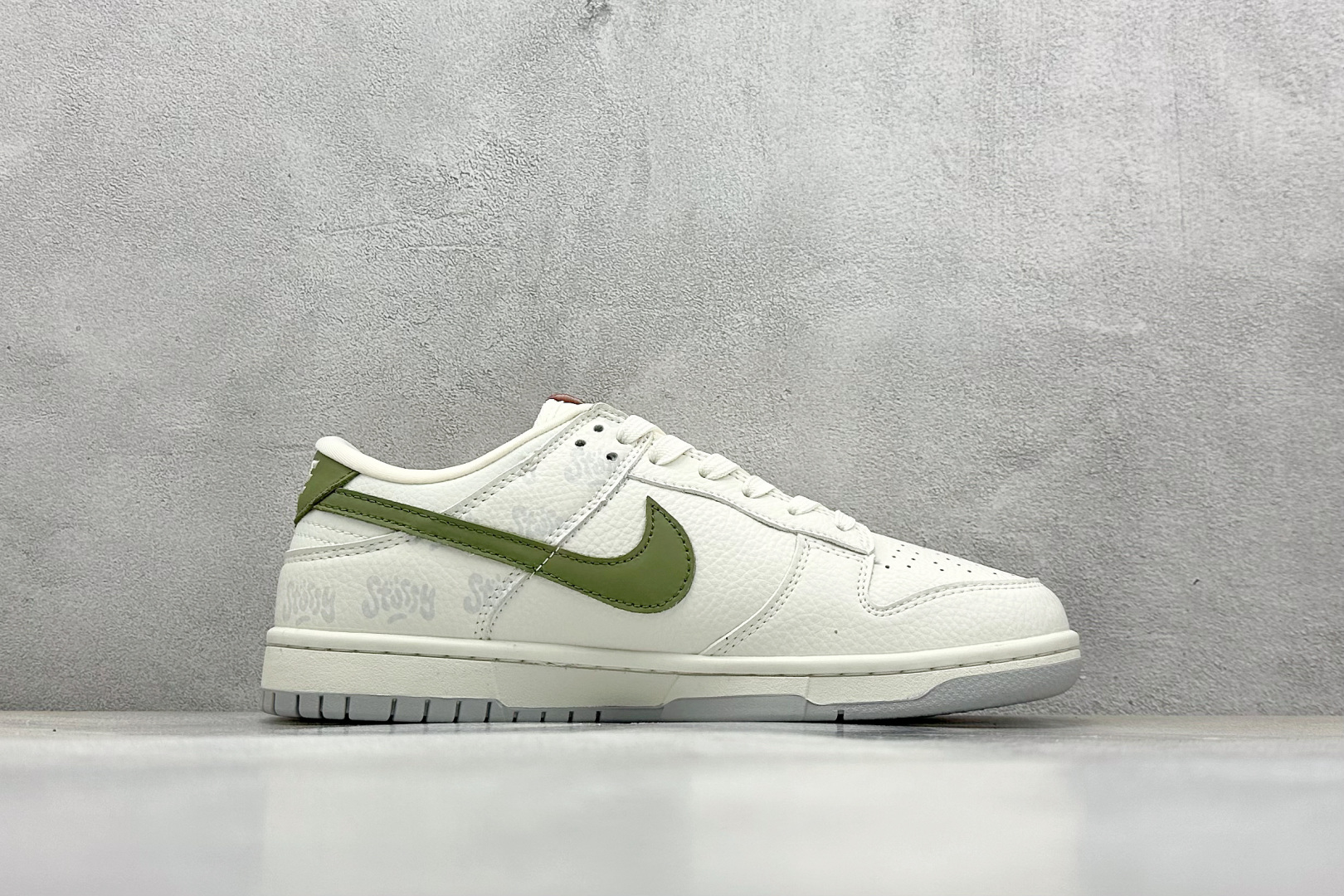  
Nike SB Dunk Low x Stussy 白绿小钩
纯原大厂出品 极力推荐
原装头层材料 
