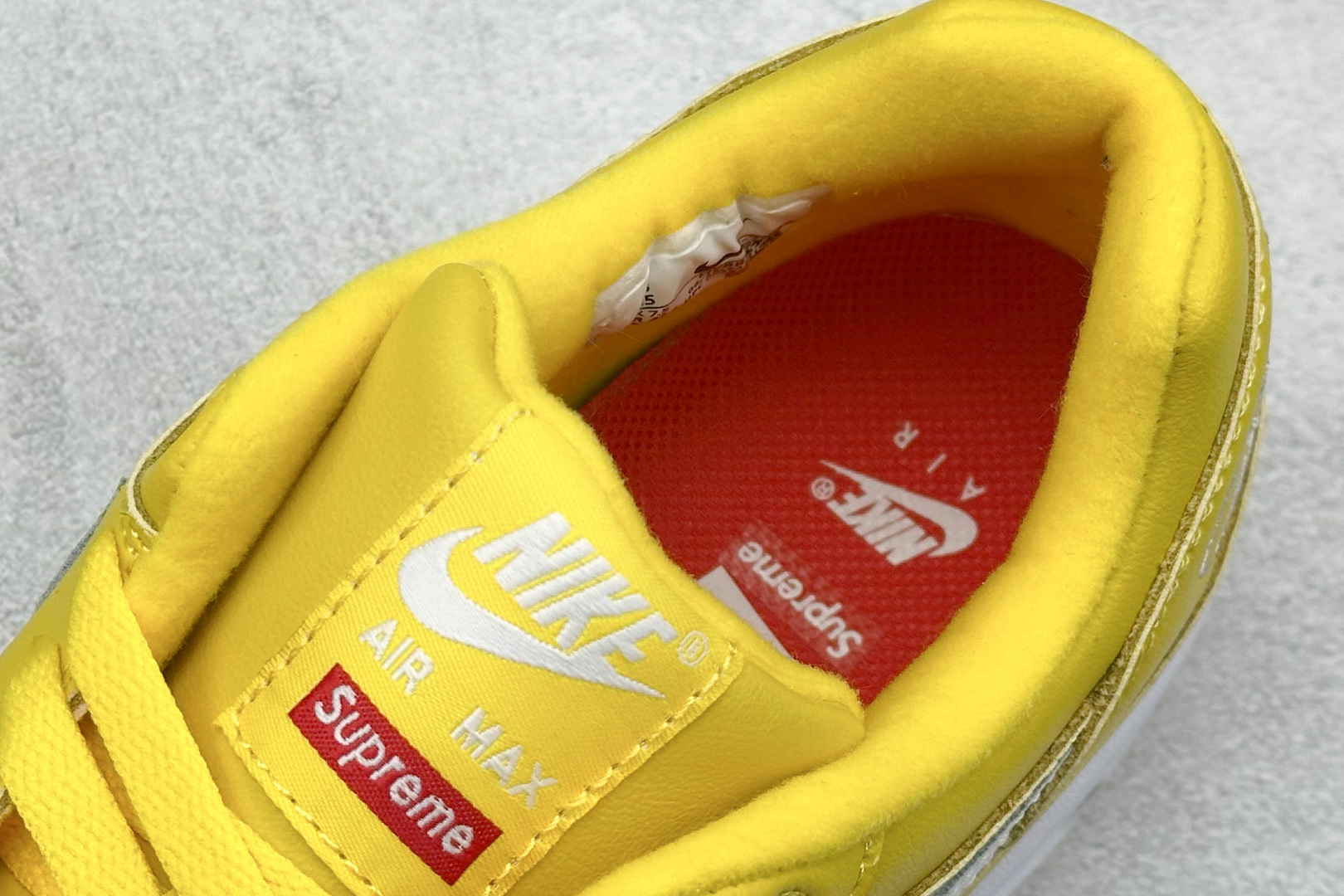  
Nike Air Max 1 耐克半掌气垫复古跑步鞋 

货号：HF8813-700
尺码：36 