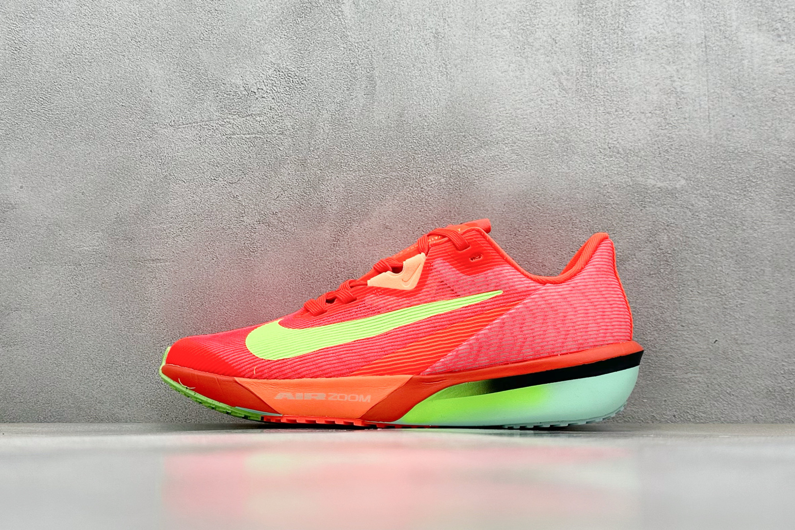  
XL版 Nk Zoom Rival Fly 4 耐克超弹轻盈跑步鞋
#鞋款搭载 Flyknit 材料