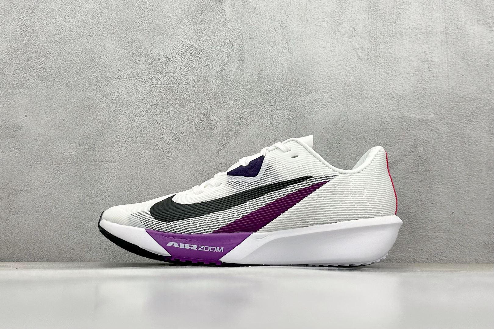  
XL版 Nk Zoom Rival Fly 4 耐克超弹轻盈跑步鞋
#鞋款搭载 Flyknit 材料
