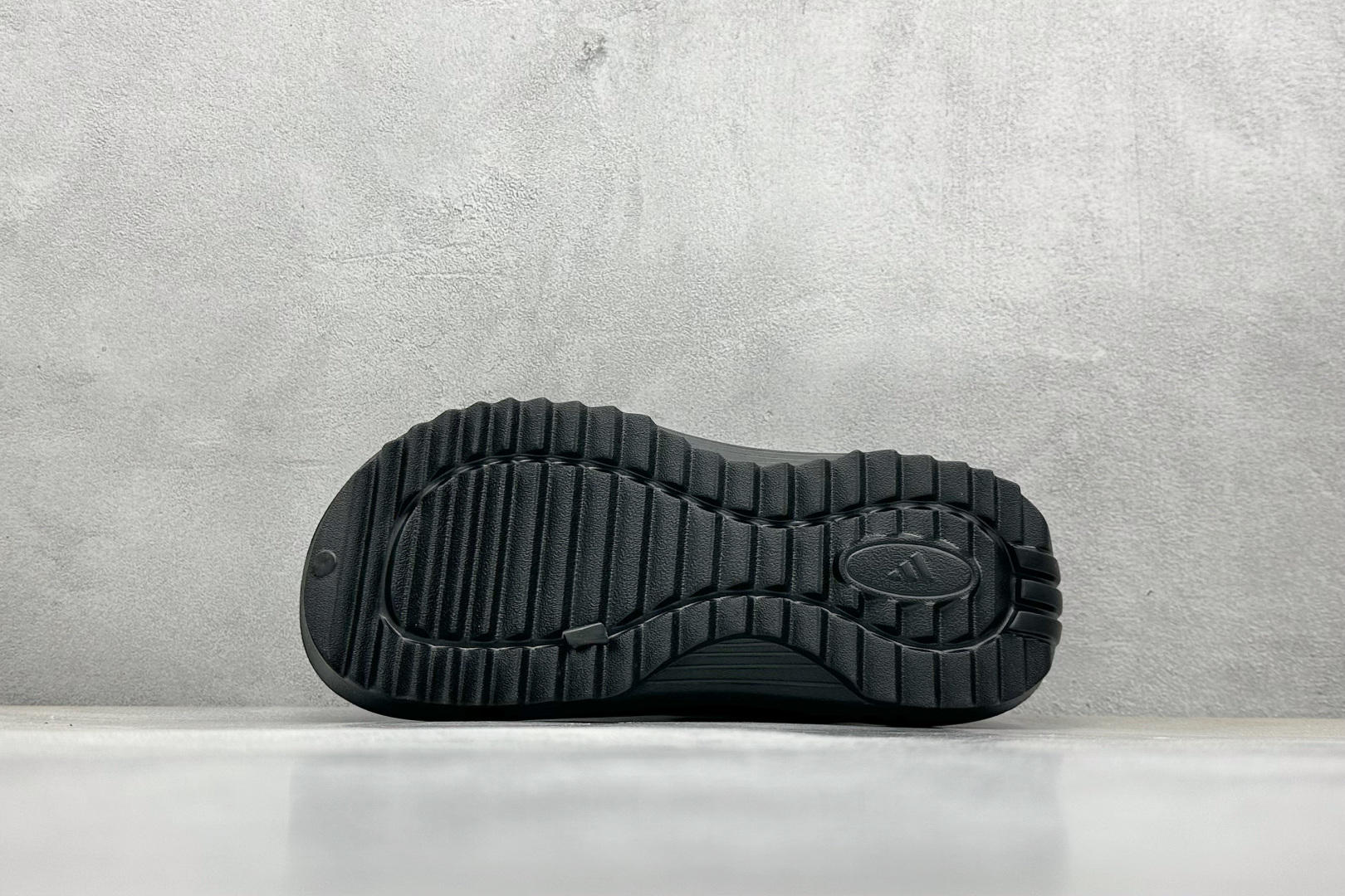  
AD OZWAVE CLOG稳定缓震回弹厚底老爹拖鞋
​厨师鞋二代 原装一比一上下层Mot
​
货号