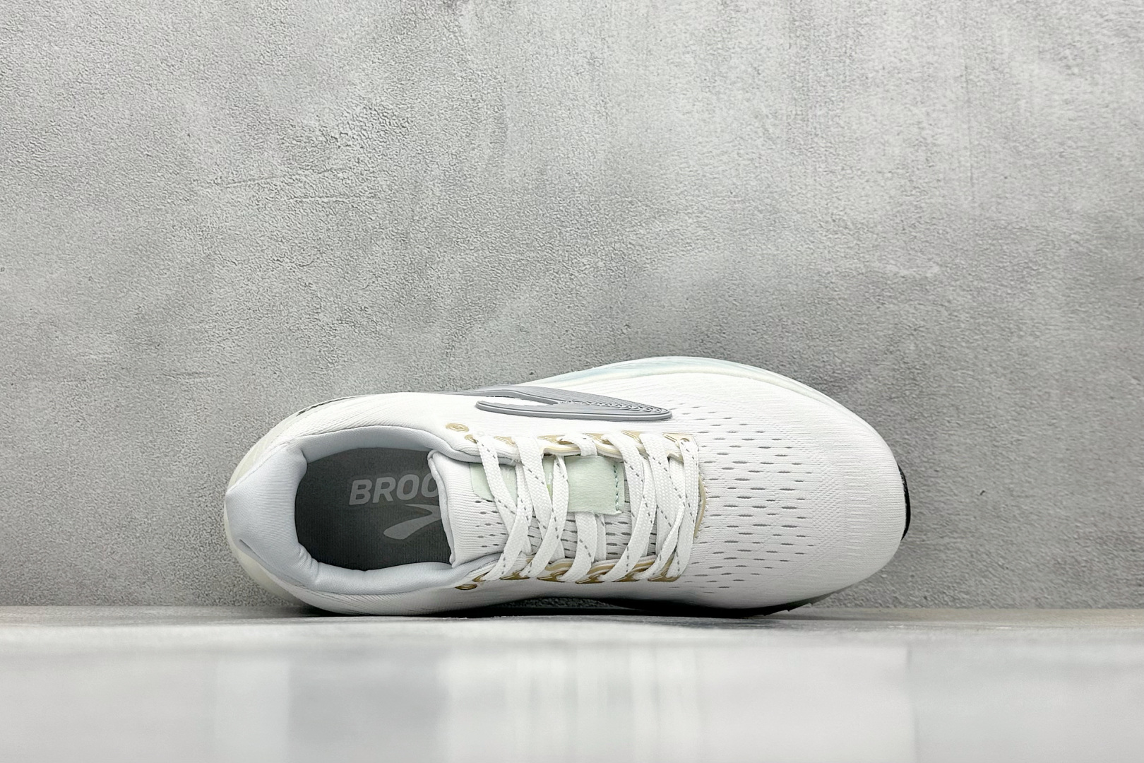  
Brooks 布鲁克斯 Glycerin Max
超弹轻盈跑步鞋 
低帮透气缓震支撑休闲运动慢跑鞋
