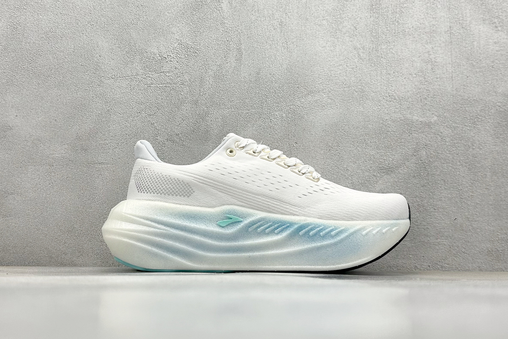  
Brooks 布鲁克斯 Glycerin Max
超弹轻盈跑步鞋 
低帮透气缓震支撑休闲运动慢跑鞋
