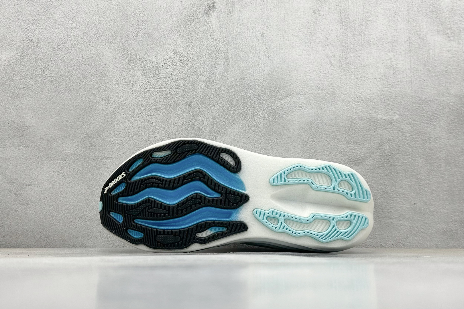  
Brooks 布鲁克斯 Glycerin Max
超弹轻盈跑步鞋 
低帮透气缓震支撑休闲运动慢跑鞋
