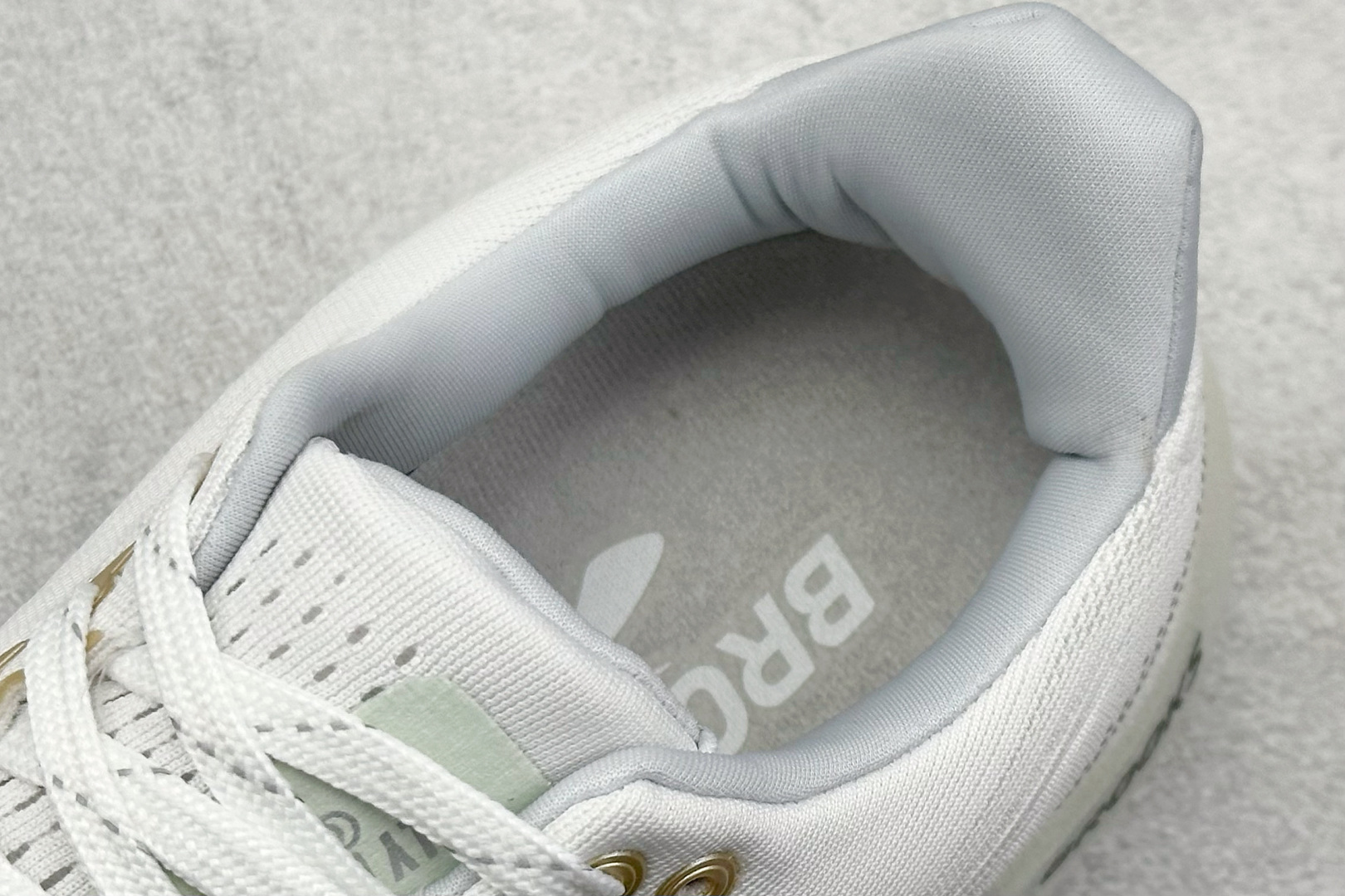  
Brooks 布鲁克斯 Glycerin Max
超弹轻盈跑步鞋 
低帮透气缓震支撑休闲运动慢跑鞋
