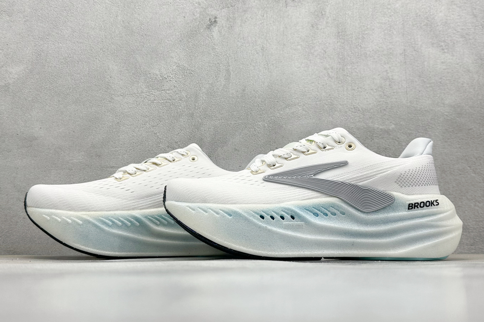  
Brooks 布鲁克斯 Glycerin Max
超弹轻盈跑步鞋 
低帮透气缓震支撑休闲运动慢跑鞋
