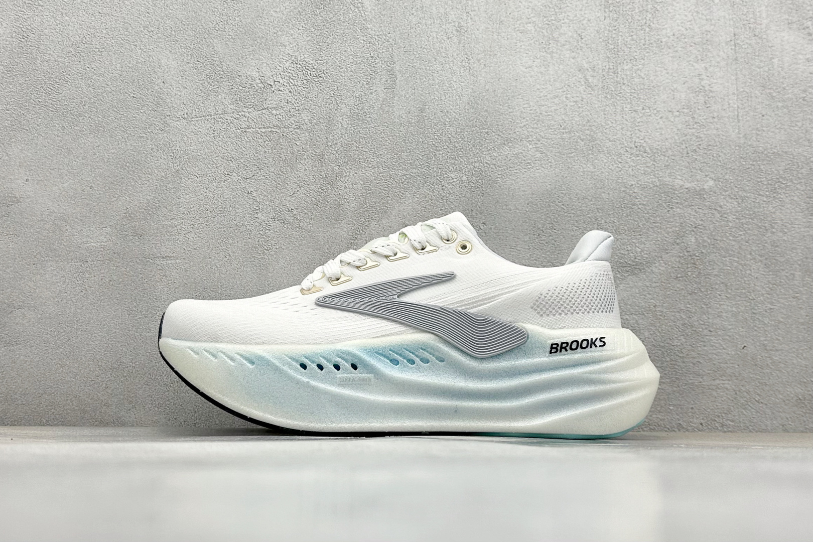  
Brooks 布鲁克斯 Glycerin Max
超弹轻盈跑步鞋 
低帮透气缓震支撑休闲运动慢跑鞋
