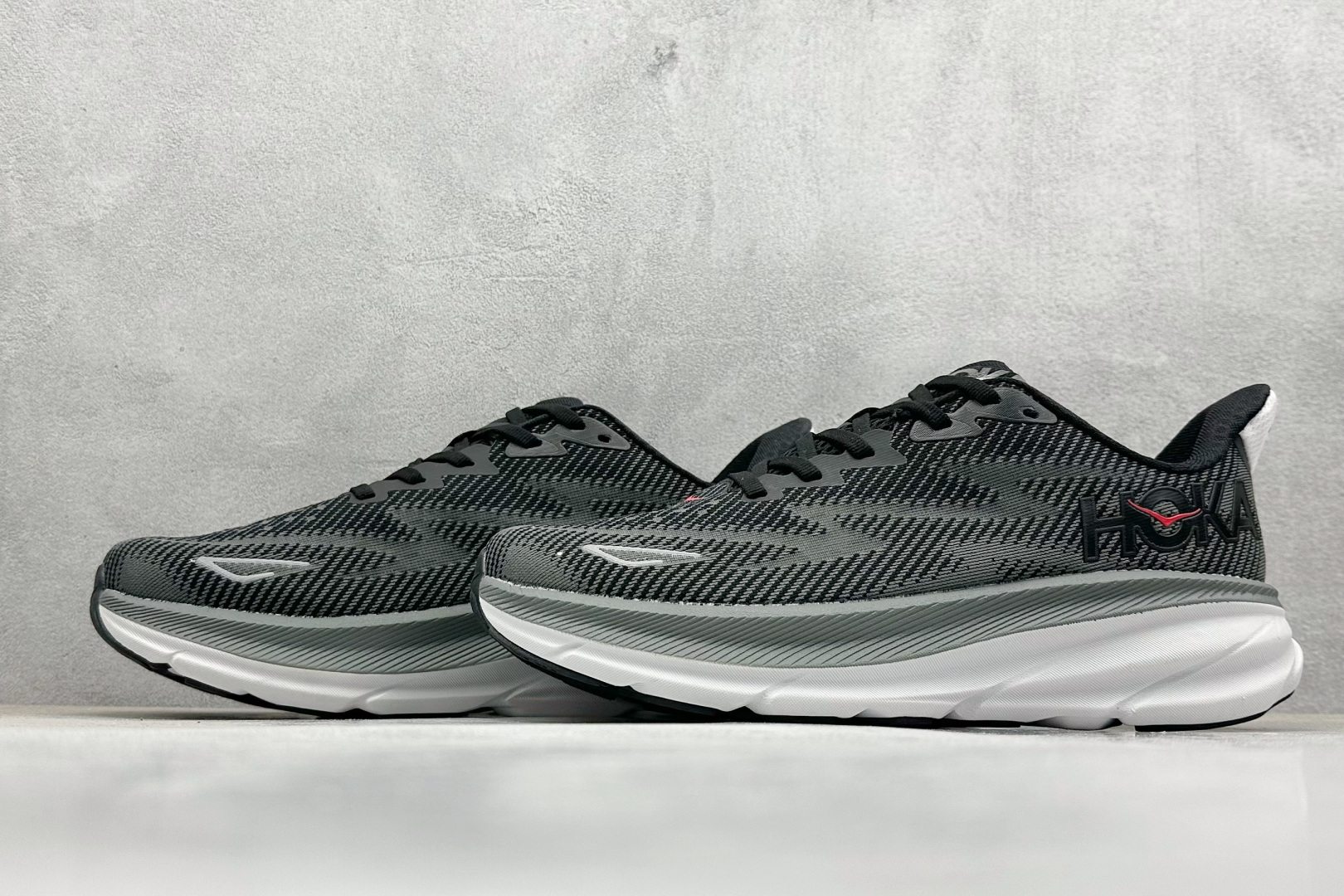  
WK版 HOKA ONE ONE Bondi 9 机能缓震跑鞋
#鞋面部分采用工程网眼面料，可以确