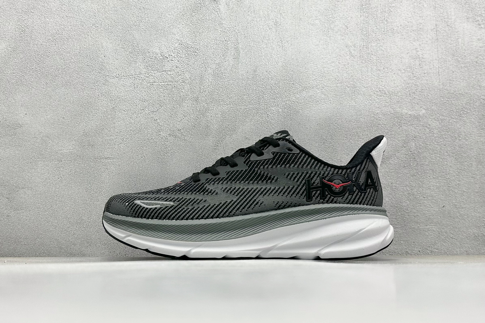  
WK版 HOKA ONE ONE Bondi 9 机能缓震跑鞋
#鞋面部分采用工程网眼面料，可以确