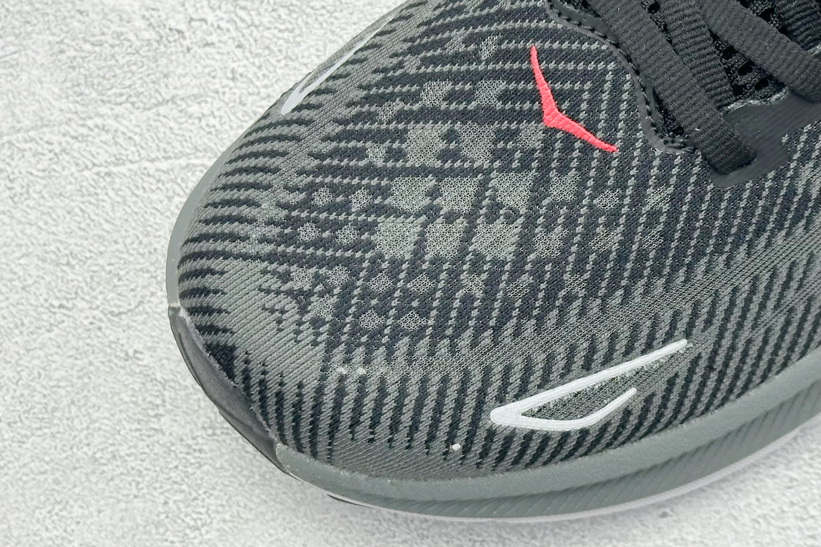  
WK版 HOKA ONE ONE Bondi 9 机能缓震跑鞋
#鞋面部分采用工程网眼面料，可以确
