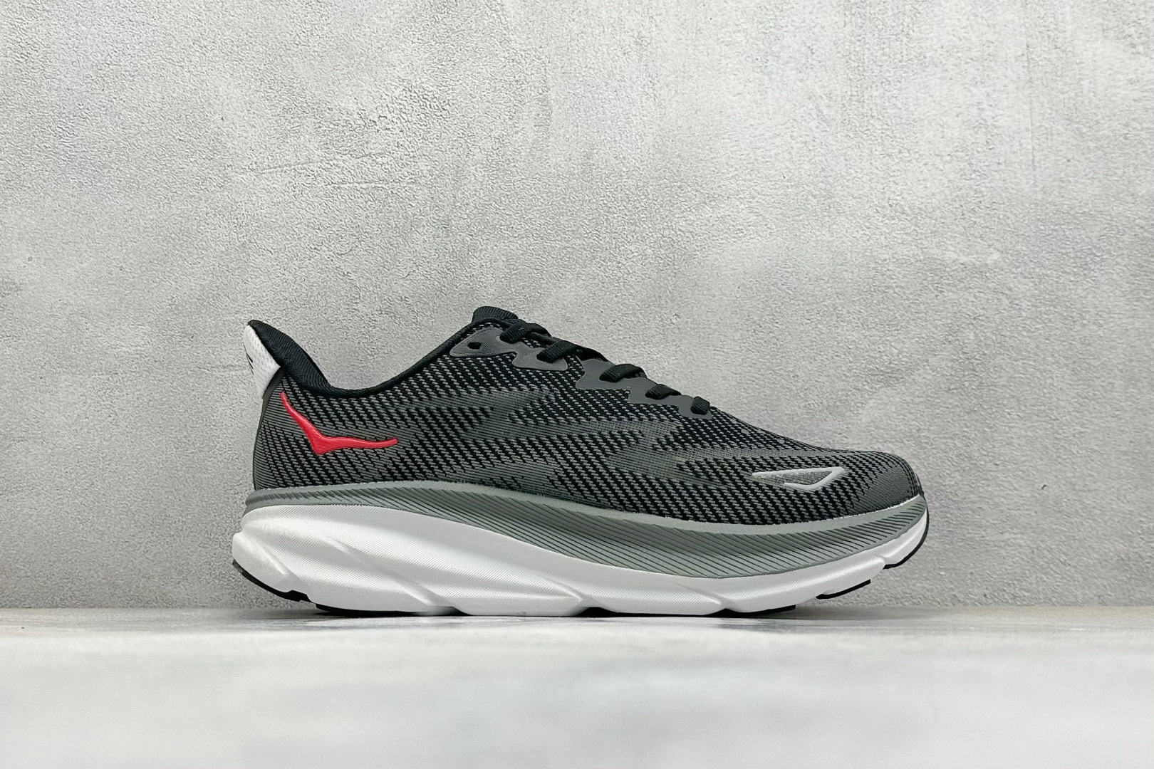  
WK版 HOKA ONE ONE Bondi 9 机能缓震跑鞋
#鞋面部分采用工程网眼面料，可以确