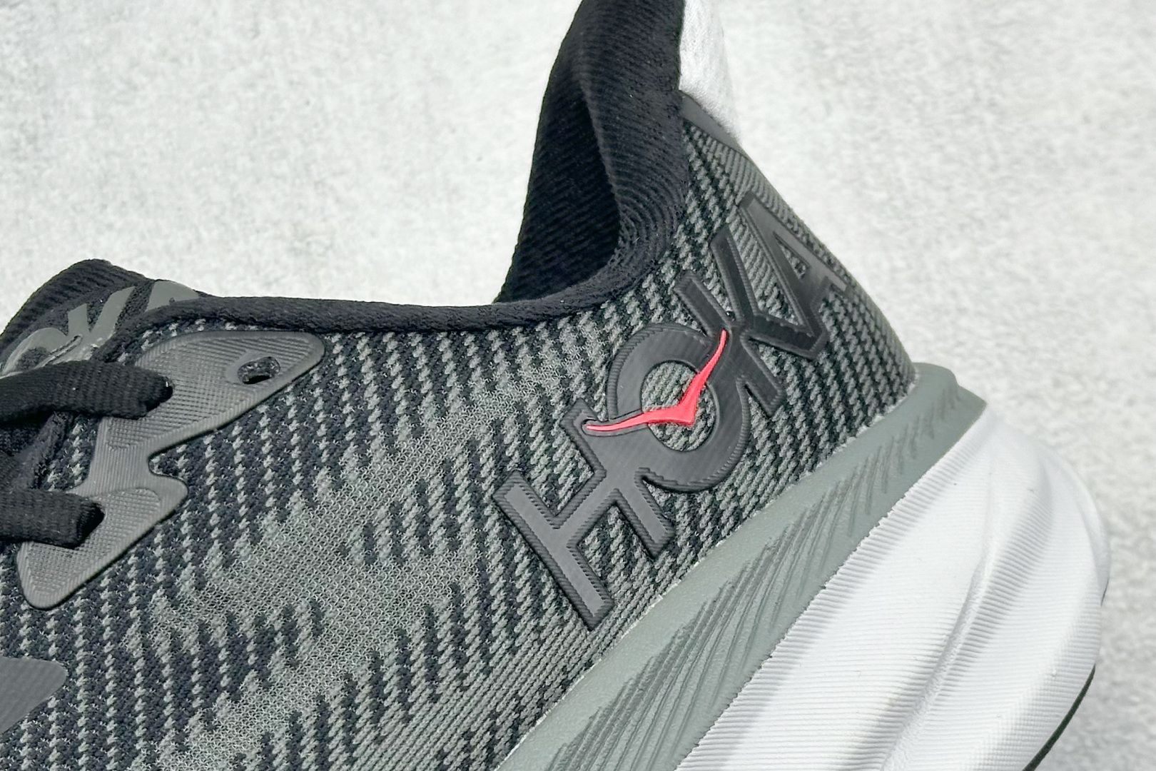  
WK版 HOKA ONE ONE Bondi 9 机能缓震跑鞋
#鞋面部分采用工程网眼面料，可以确