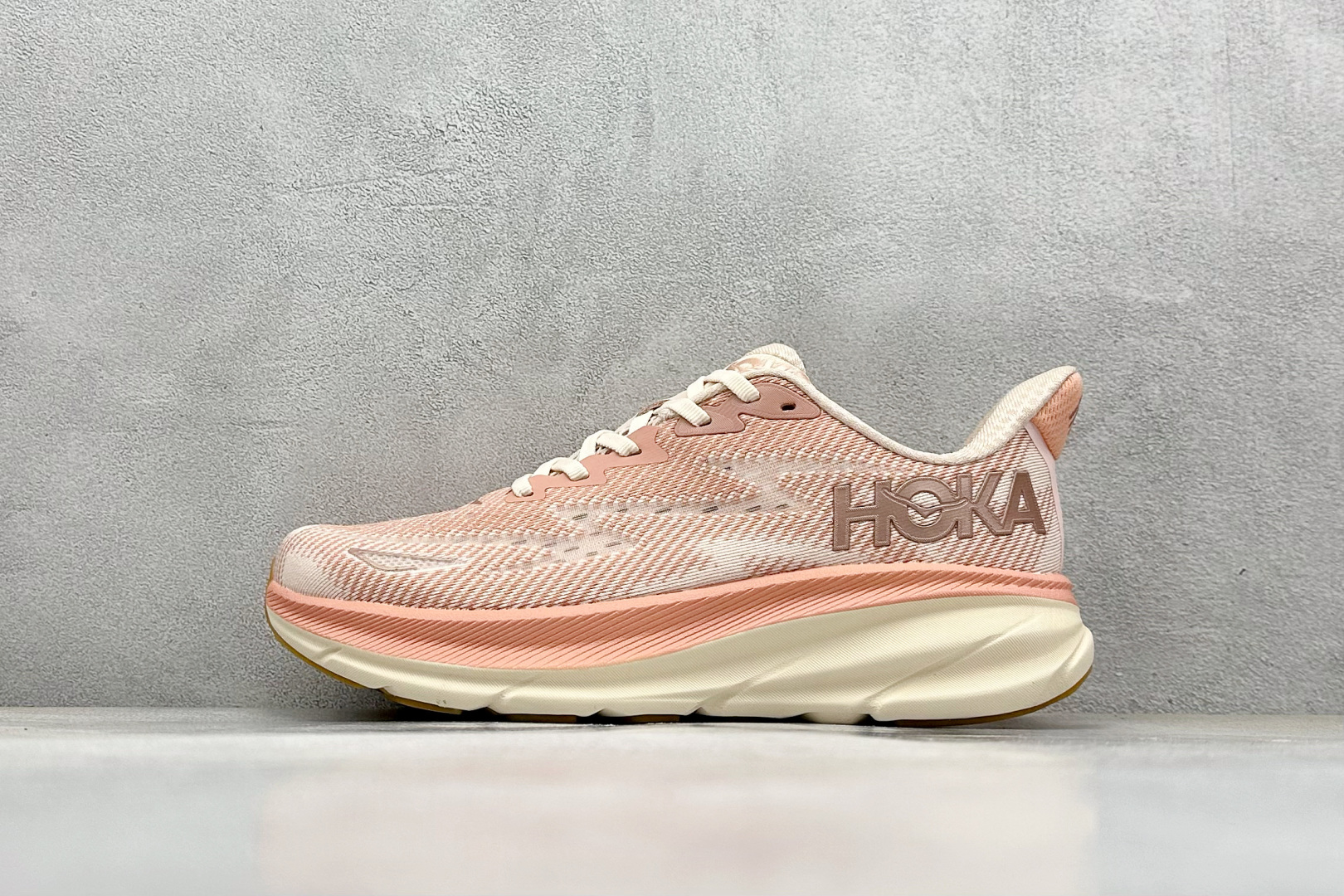 
WK版 HOKA ONE ONE Bondi 9 机能缓震跑鞋
#鞋面部分采用工程网眼面料，可以确