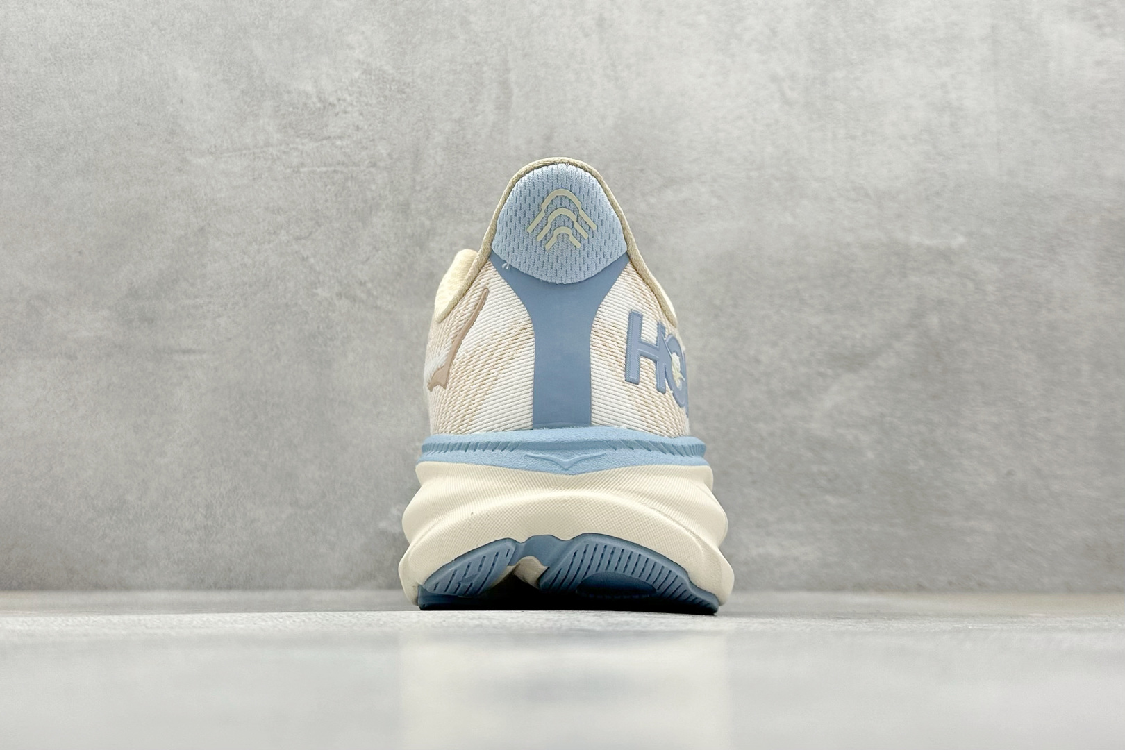  
WK版 HOKA ONE ONE Bondi 9 机能缓震跑鞋
#鞋面部分采用工程网眼面料，可以确