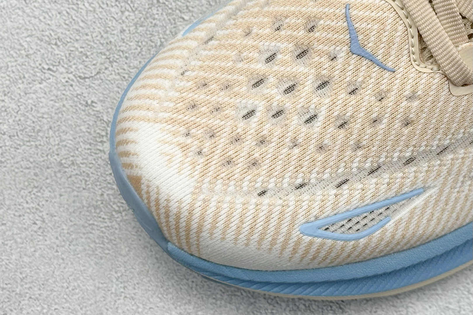  
WK版 HOKA ONE ONE Bondi 9 机能缓震跑鞋
#鞋面部分采用工程网眼面料，可以确