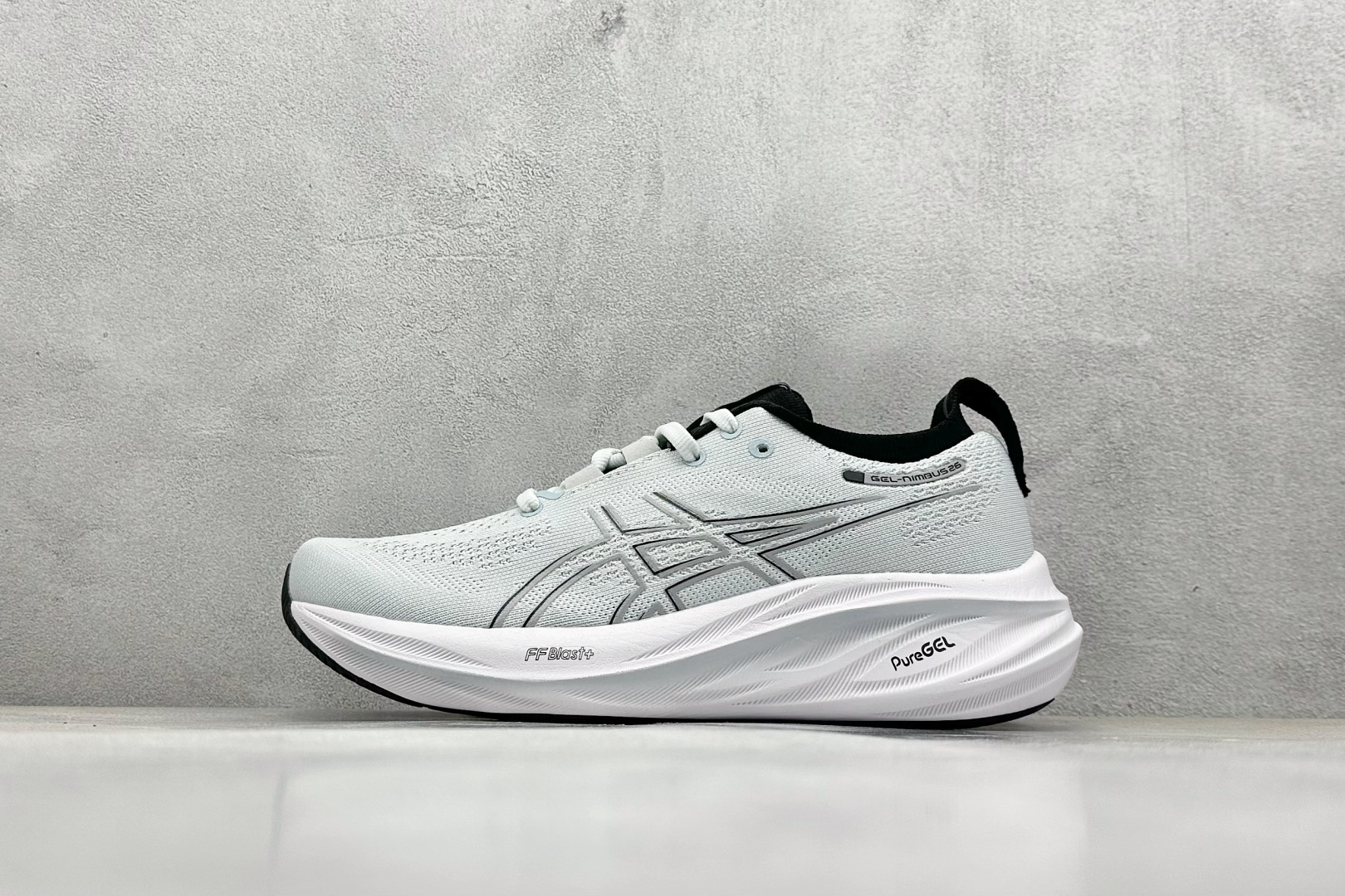  
Asics 亚瑟士GEL-NIMBUS 26 运动跑鞋
鞋面采用双层提花网面设计，提高包裹性和透气性
