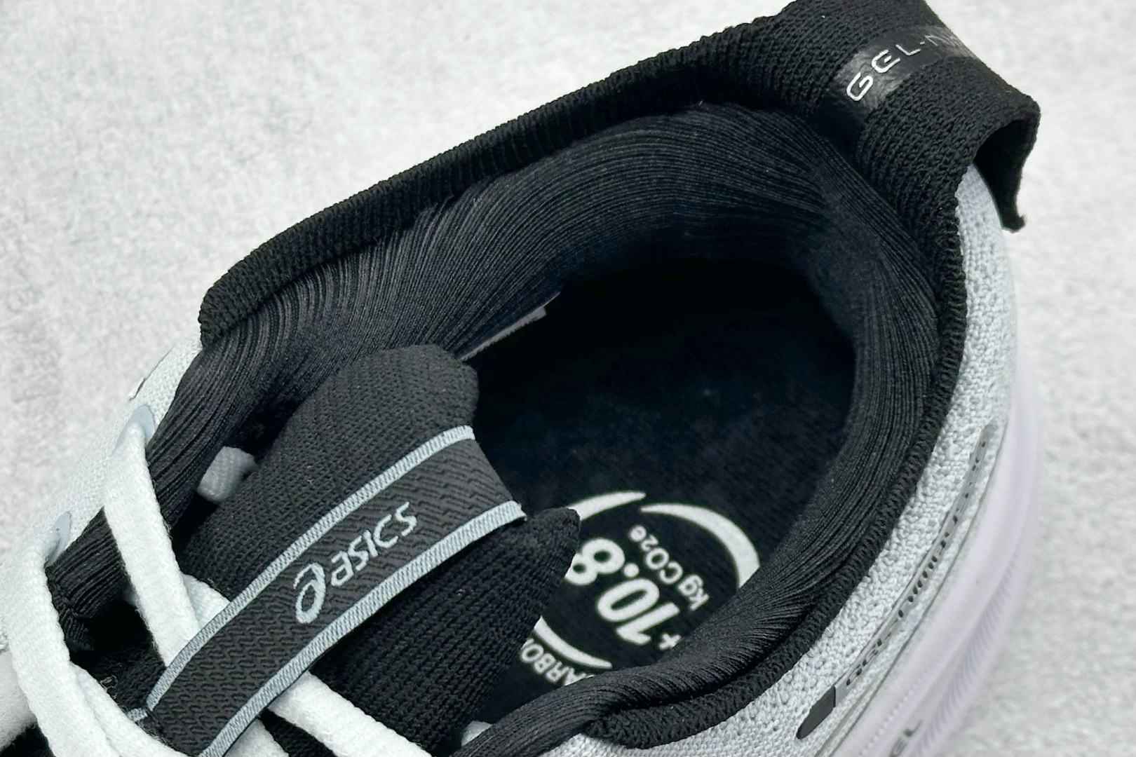  
Asics 亚瑟士GEL-NIMBUS 26 运动跑鞋
鞋面采用双层提花网面设计，提高包裹性和透气性