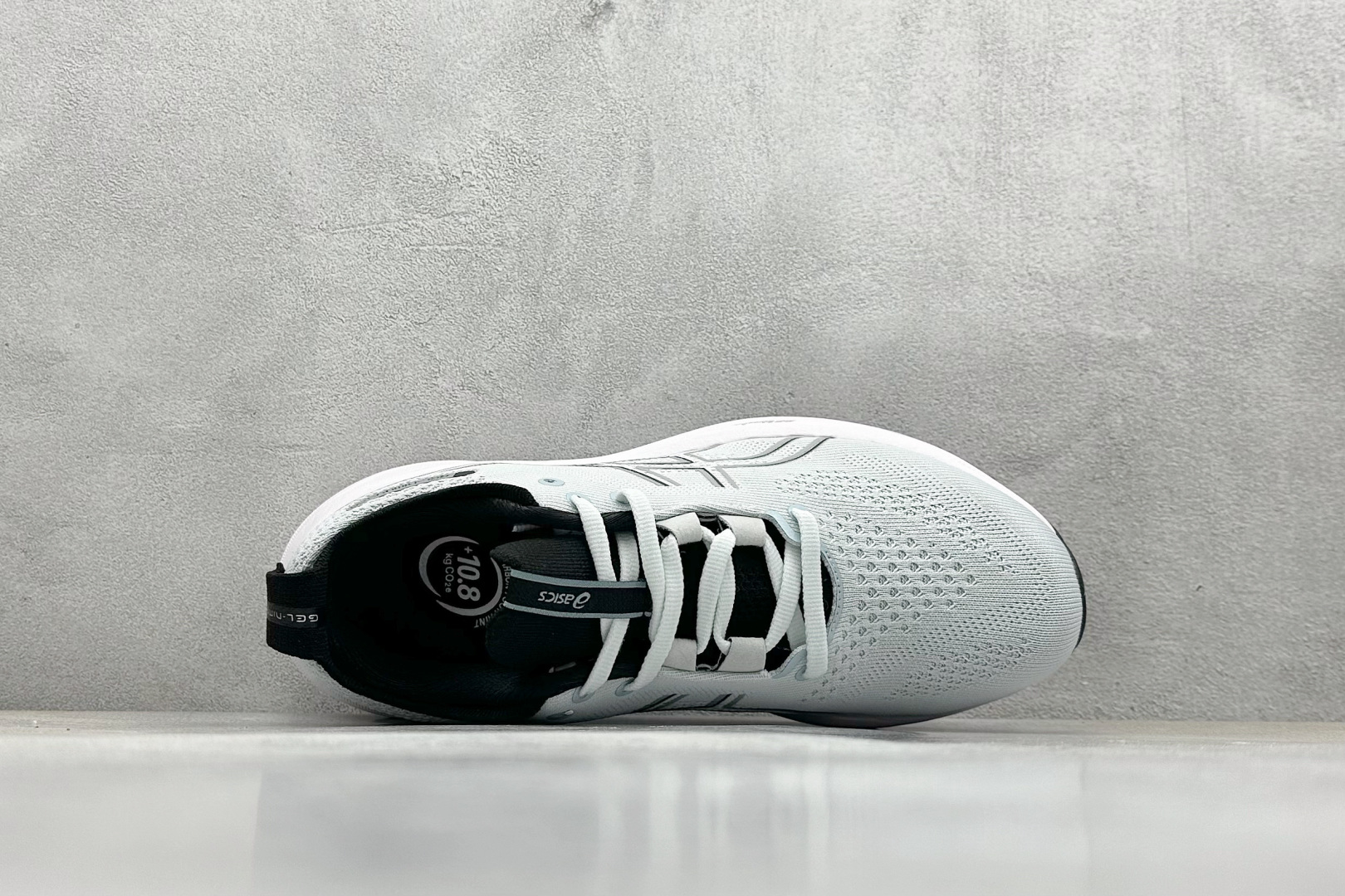  
Asics 亚瑟士GEL-NIMBUS 26 运动跑鞋
鞋面采用双层提花网面设计，提高包裹性和透气性