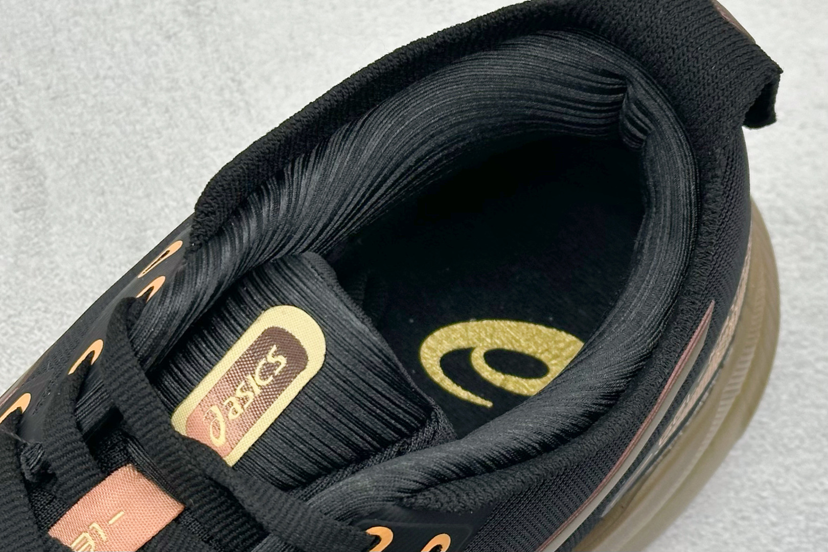 AsicsGel-Kayano31 亚瑟士运动休闲透气专业跑鞋
GEL-KAYANO31可提供出众