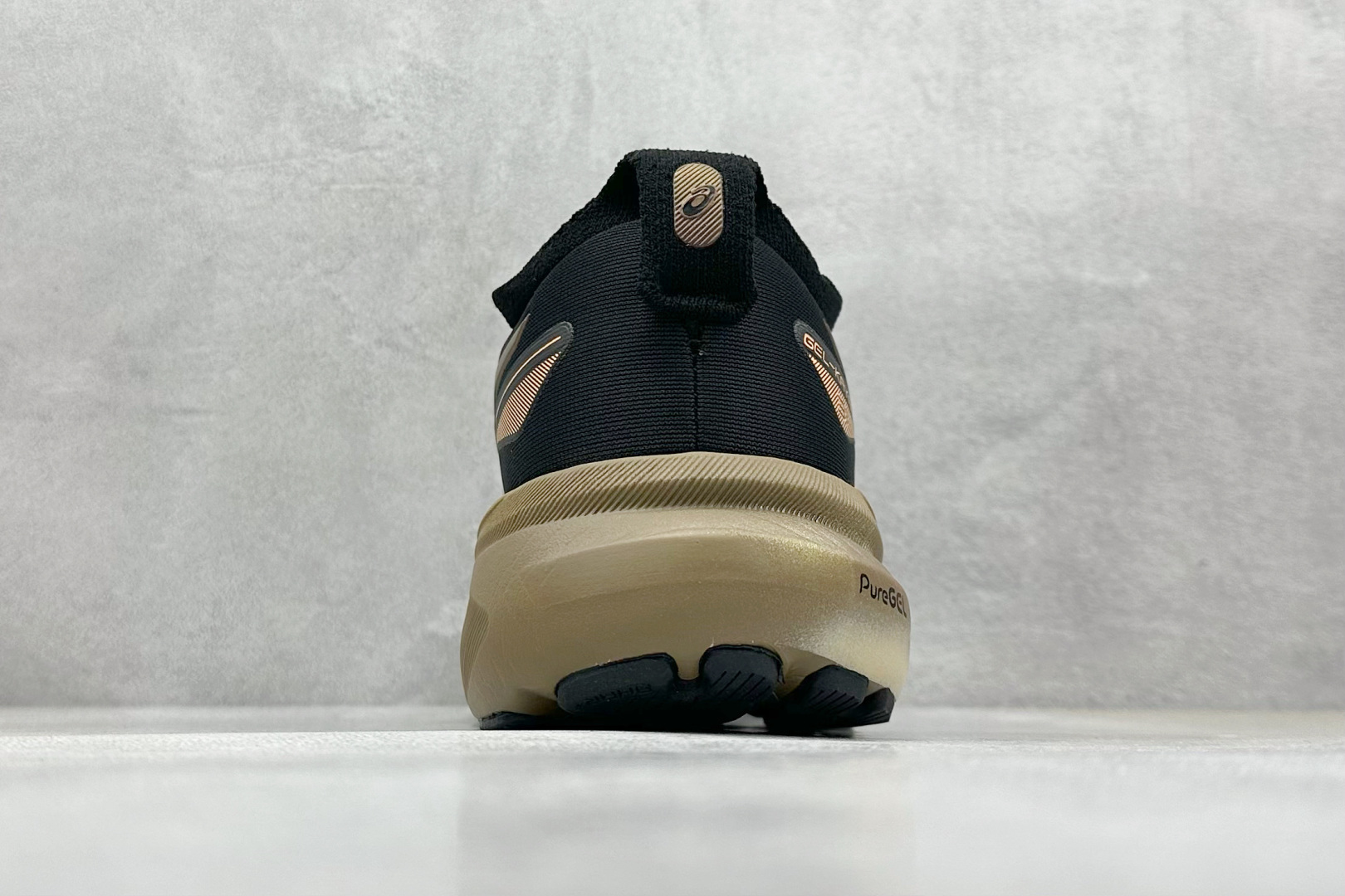 AsicsGel-Kayano31 亚瑟士运动休闲透气专业跑鞋
GEL-KAYANO31可提供出众