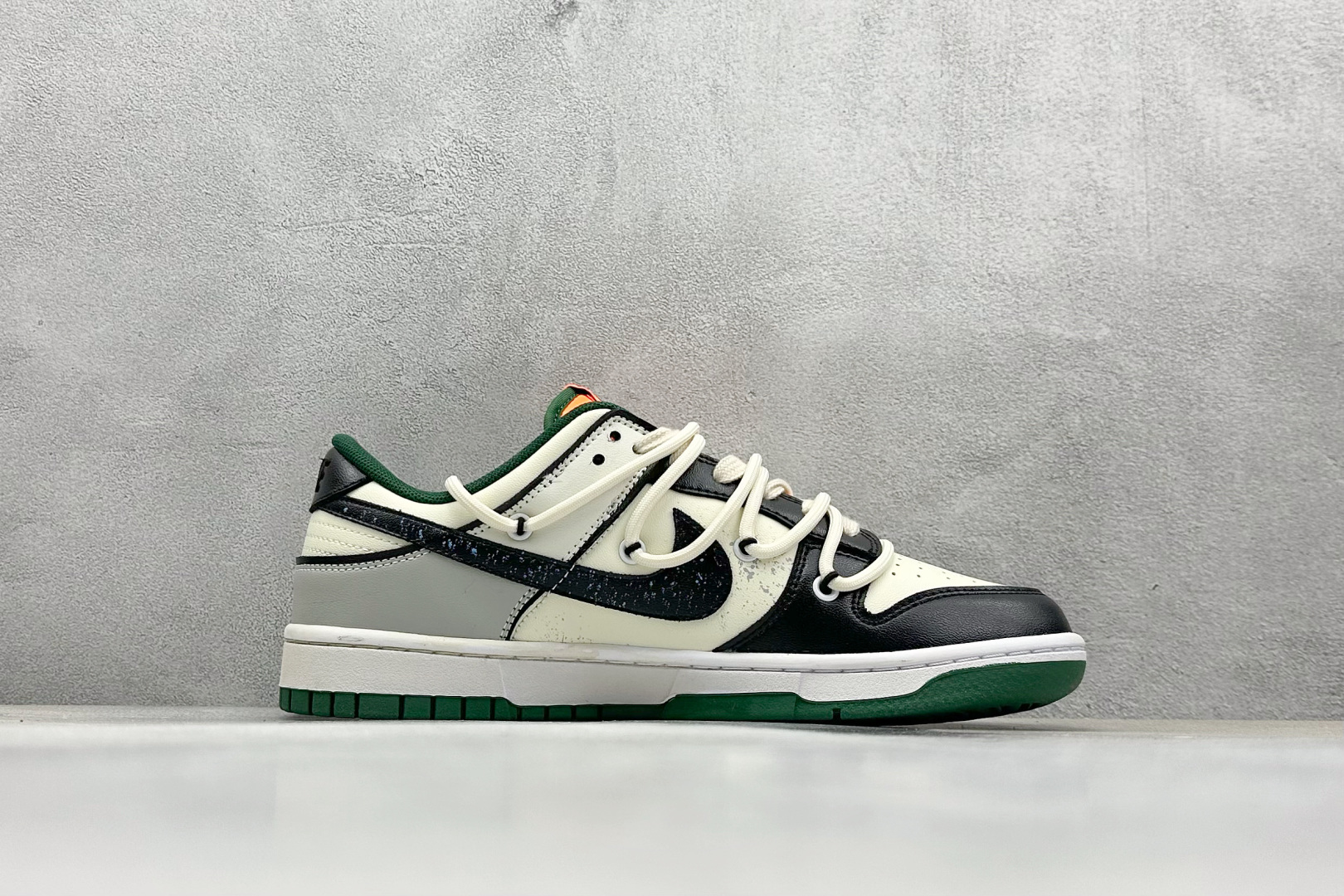  终端放店
FS版 Nike SB Dunk Low 星际迷航
纯原大厂出品 极力推荐
原装头层材料 独