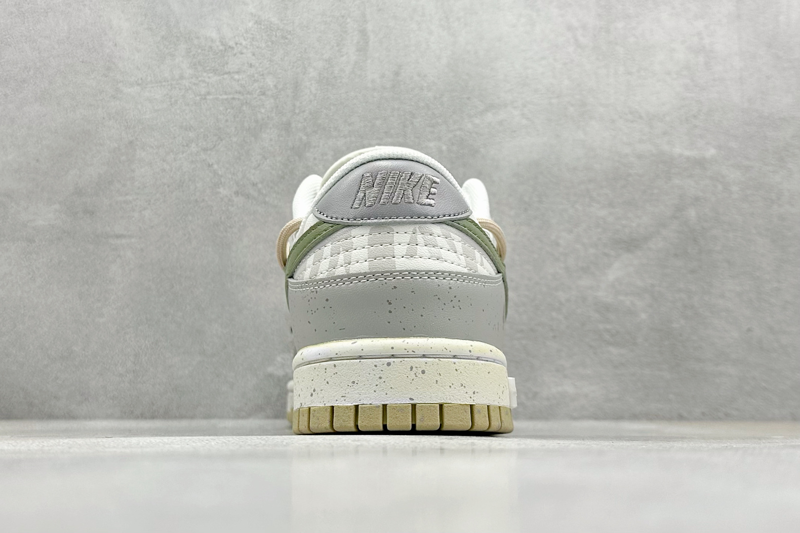 300 FS版 Nike SB Dunk Low 浪潮 DV0833-100