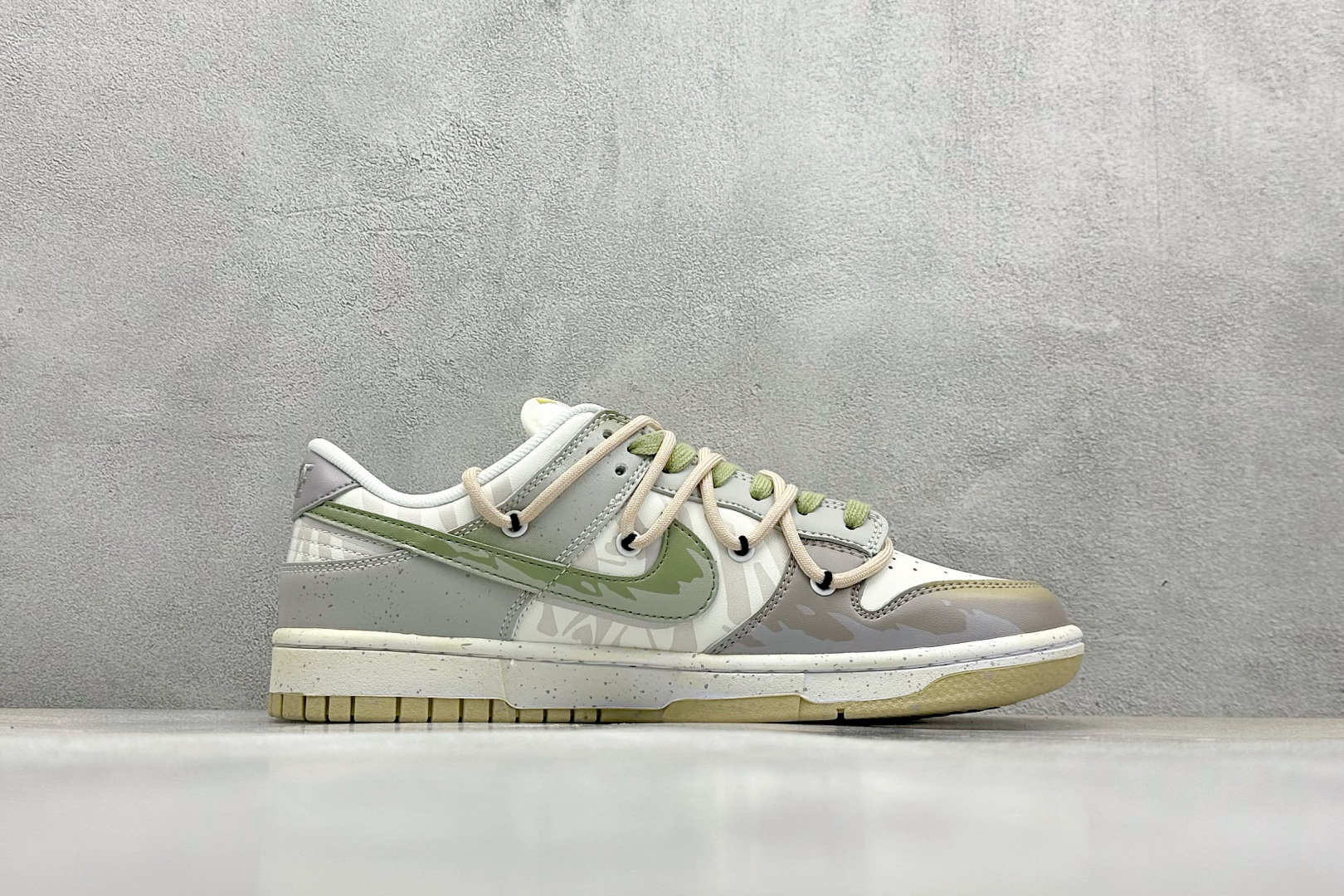 300 FS版 Nike SB Dunk Low 浪潮 DV0833-100
