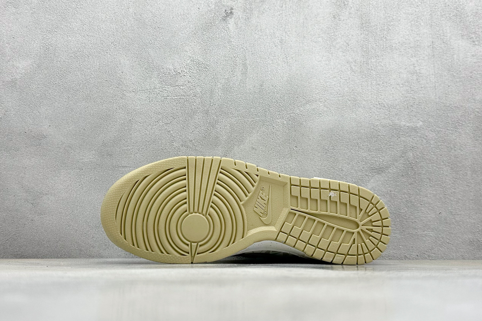 300 FS版 Nike SB Dunk Low 浪潮 DV0833-100