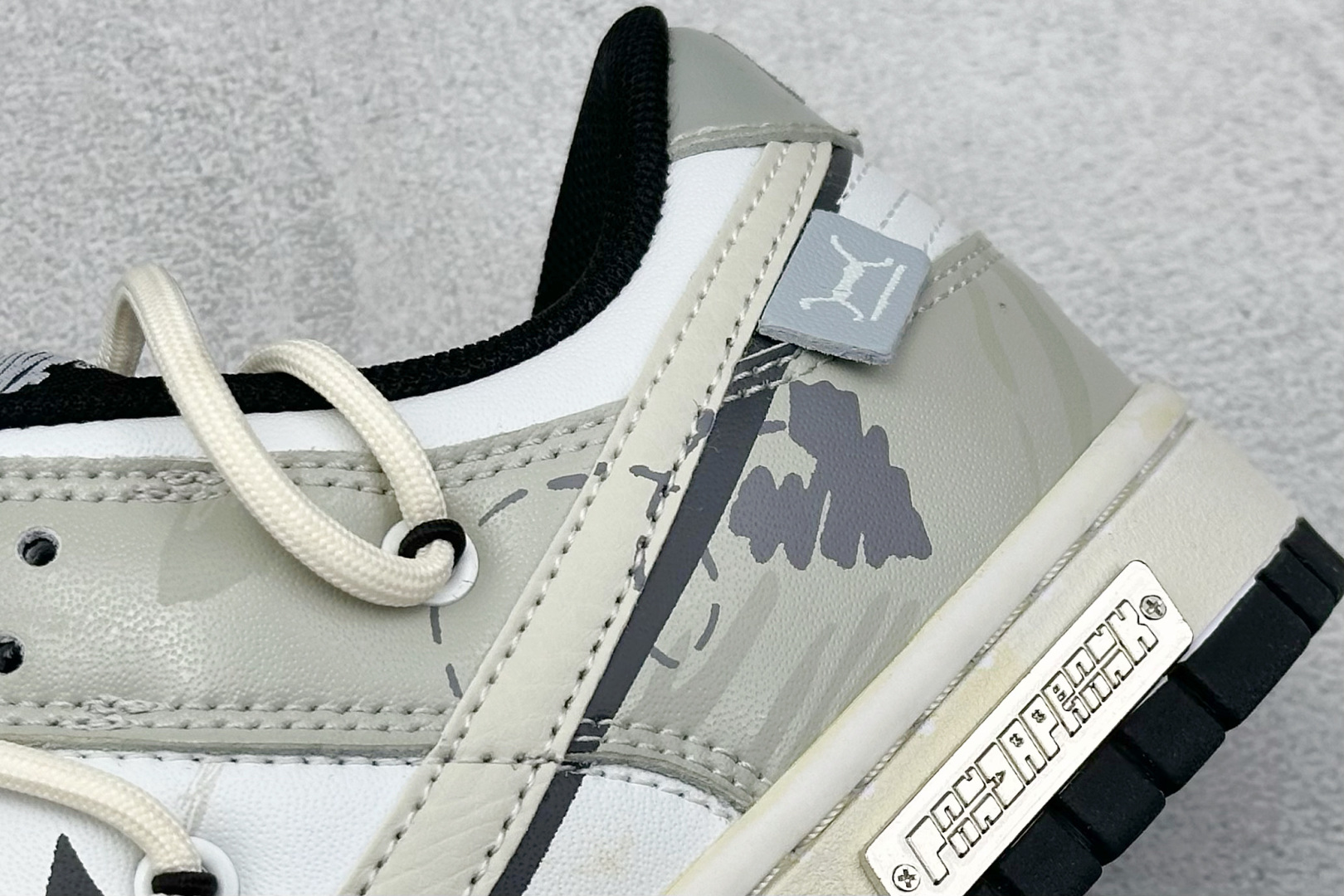  终端放店
FS版 Nike SB Dunk Low 爱心小摩卡
纯原大厂出品 极力推荐
原装头层材料 