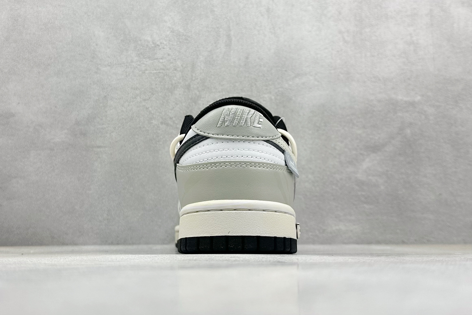  终端放店
FS版 Nike SB Dunk Low 爱心小摩卡
纯原大厂出品 极力推荐
原装头层材料 