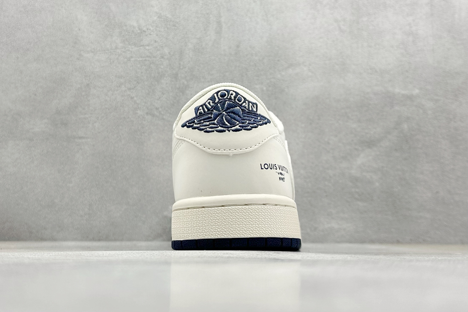 终端放店
XC版 Travis Scott x Nike Air Jordan 1 Low x Lou