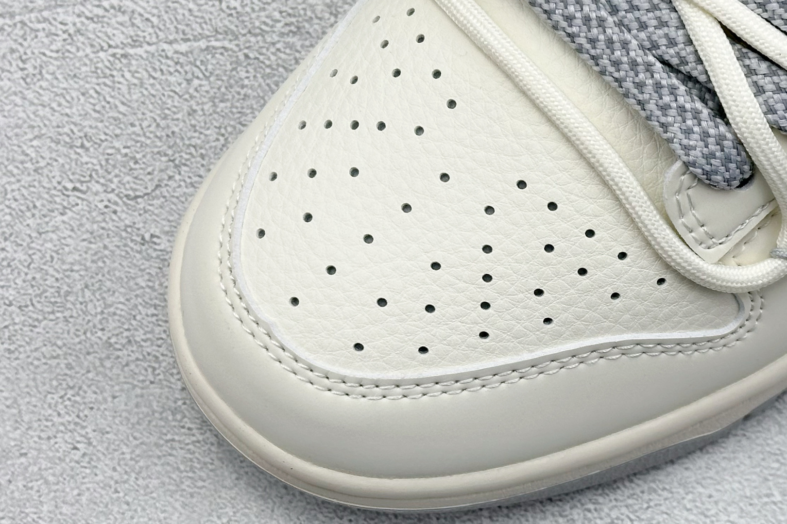 终端放店
XC版 Nike SB Dunk Low Sup系列 绑带米白灰勾 周年高端定制 低帮休闲板