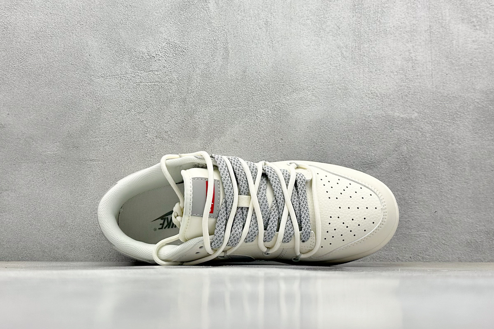  终端放店
XC版 Nike SB Dunk Low Sup系列 绑带米白灰勾 周年高端定制 低帮休闲板