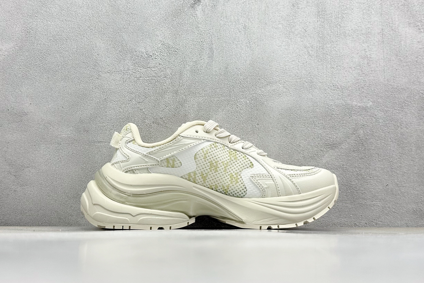  终端放店
NY版 MLB New York Yankees Curve Runner
张凌赫同款 低帮