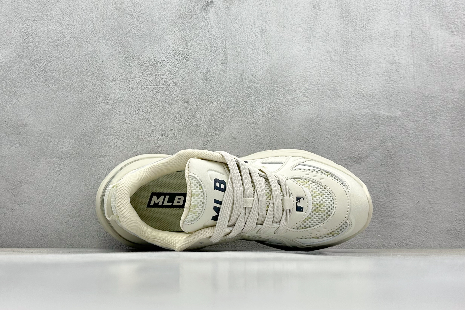  终端放店
NY版 MLB New York Yankees Curve Runner
张凌赫同款 低帮