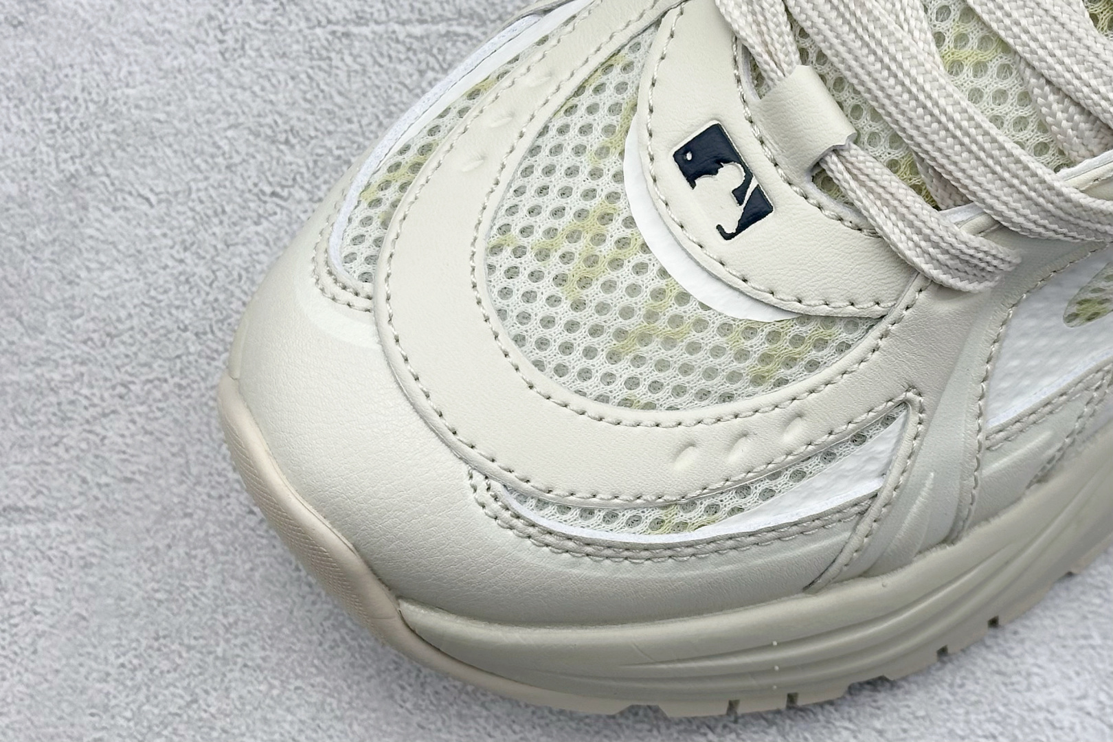  终端放店
NY版 MLB New York Yankees Curve Runner
张凌赫同款 低帮