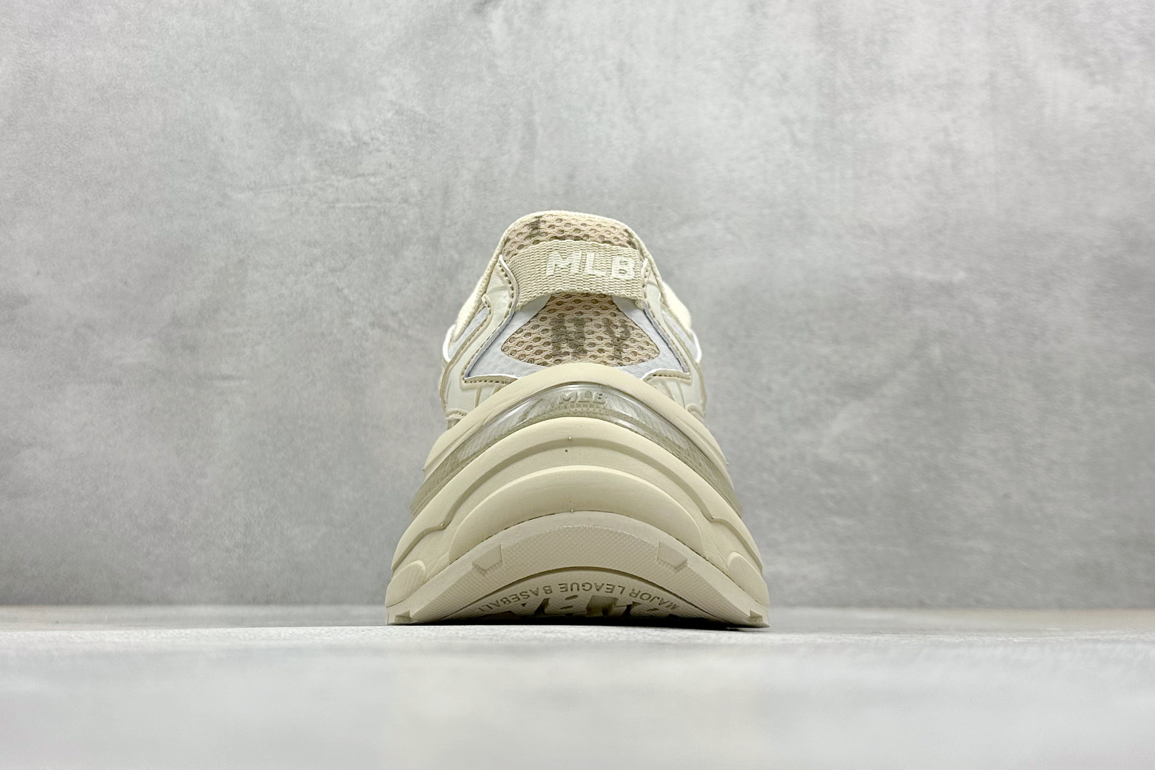  终端放店
NY版 MLB New York Yankees Curve Runner
张凌赫同款 低帮