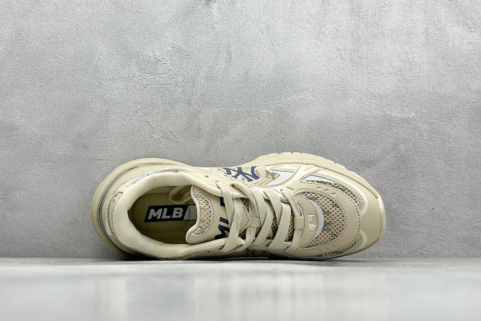  终端放店
NY版 MLB New York Yankees Curve Runner
张凌赫同款 低帮